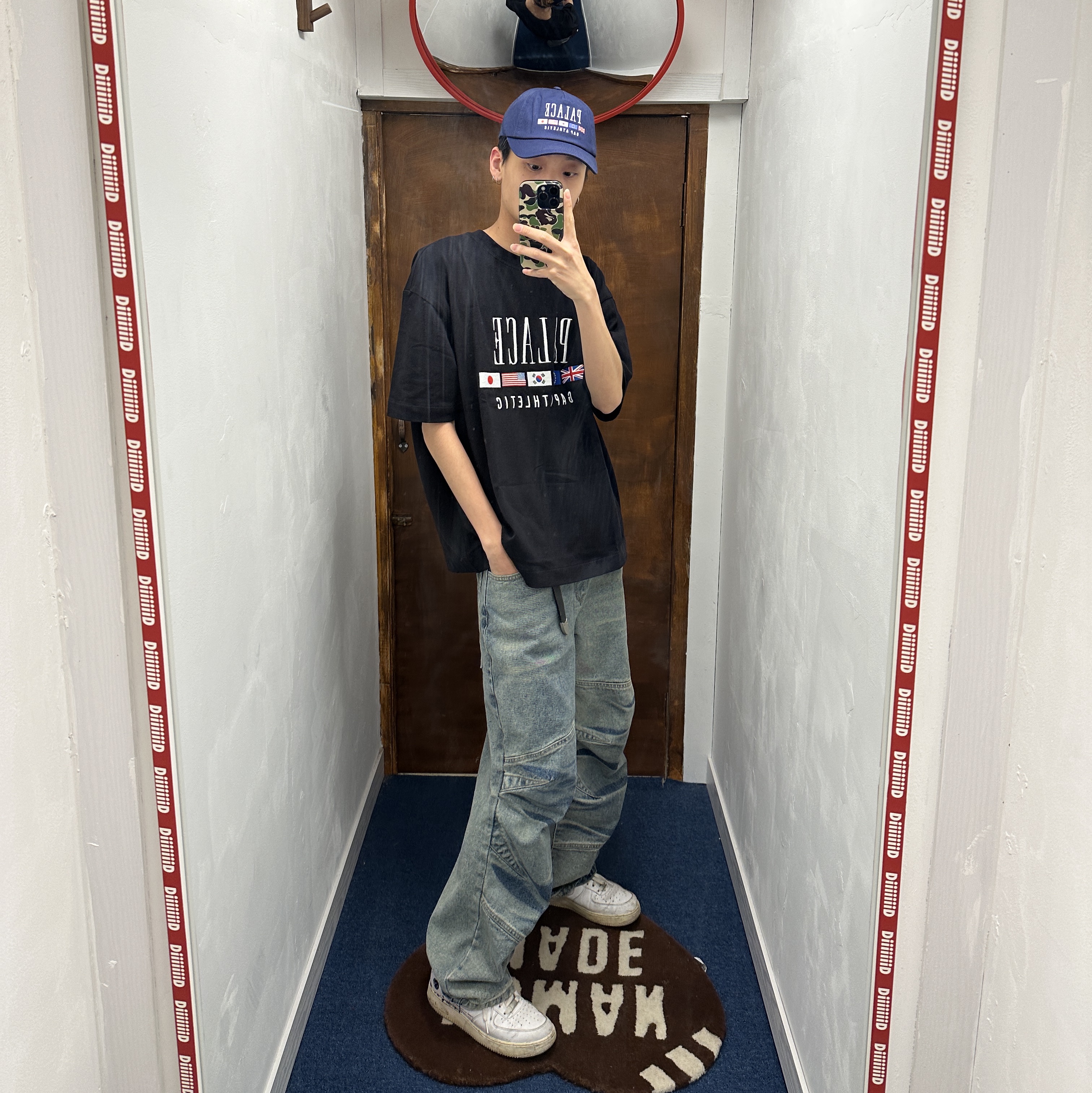 Palace x Gap Nylon Track Top Navy Red - 24SS, Palace x Gap Heavy Jersey T-Shirt White - 24SS 착용 스타일 - 3