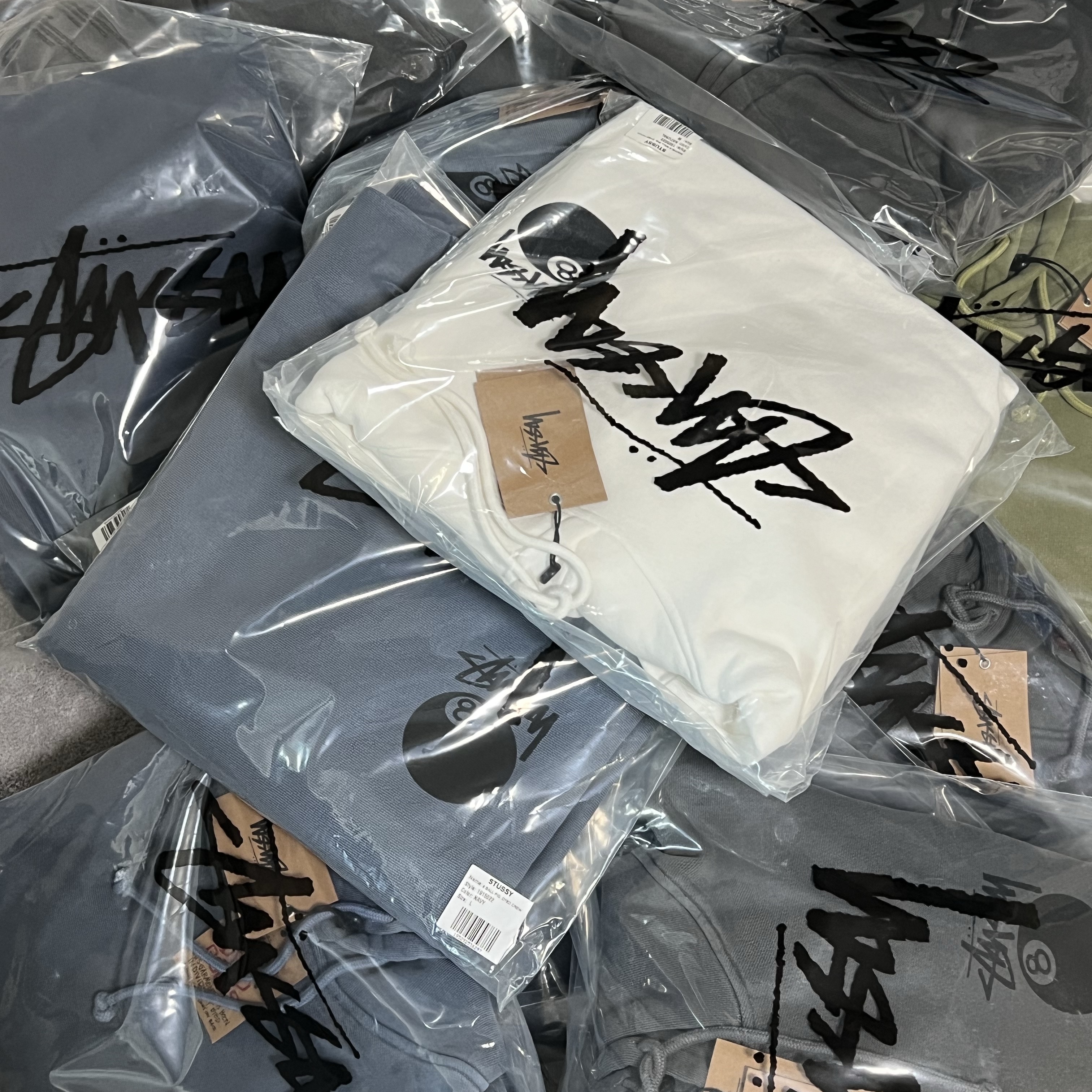 Stussy 8 Ball Hoodie Pigment Dyed Black, Stussy 8 Ball Hoodie Pigment Dyed Navy 착용 스타일 - 3