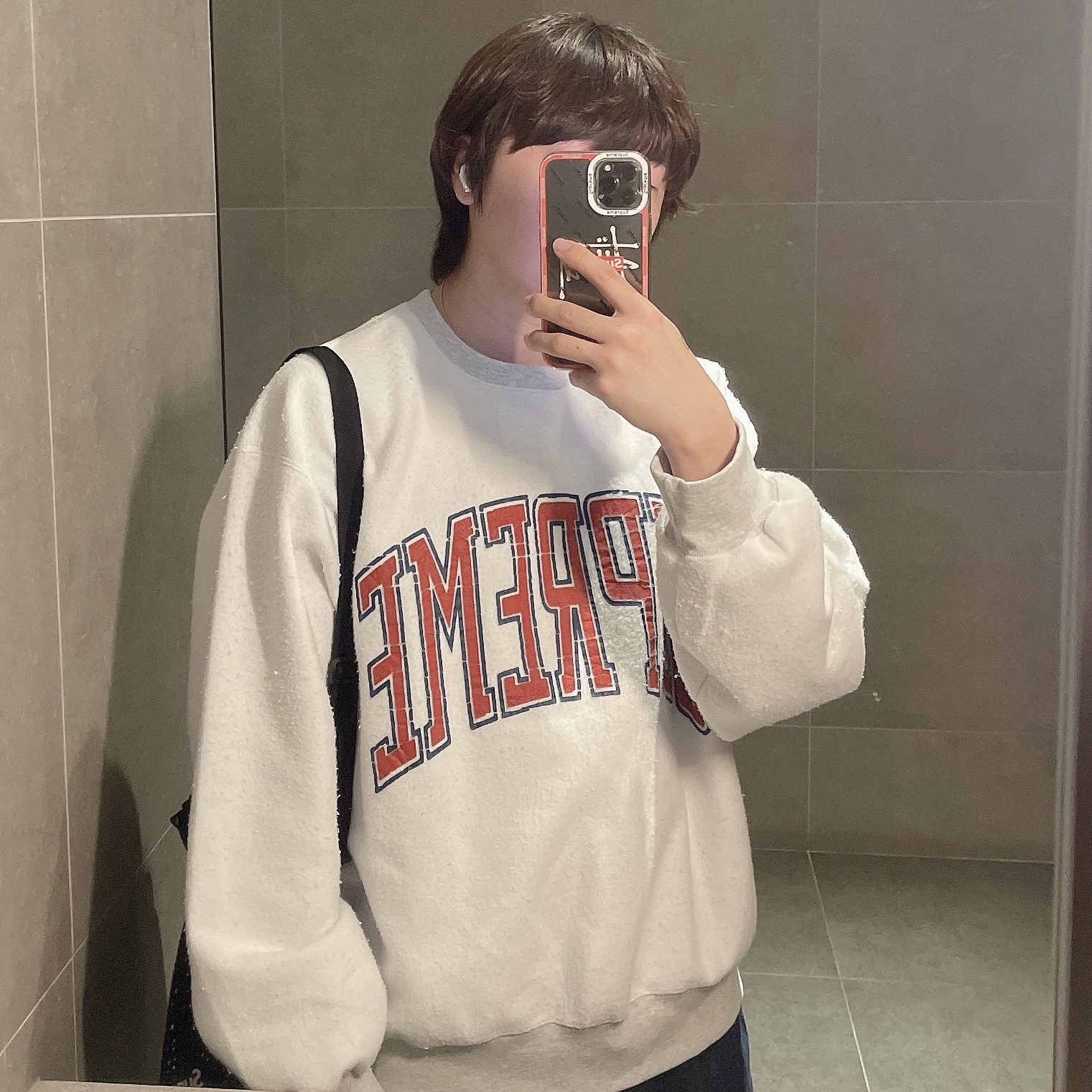 Supreme Inside Out Crewneck Ash Grey - 23FW, Supreme Mesh Small Backpack Black - 23SS 착용 스타일