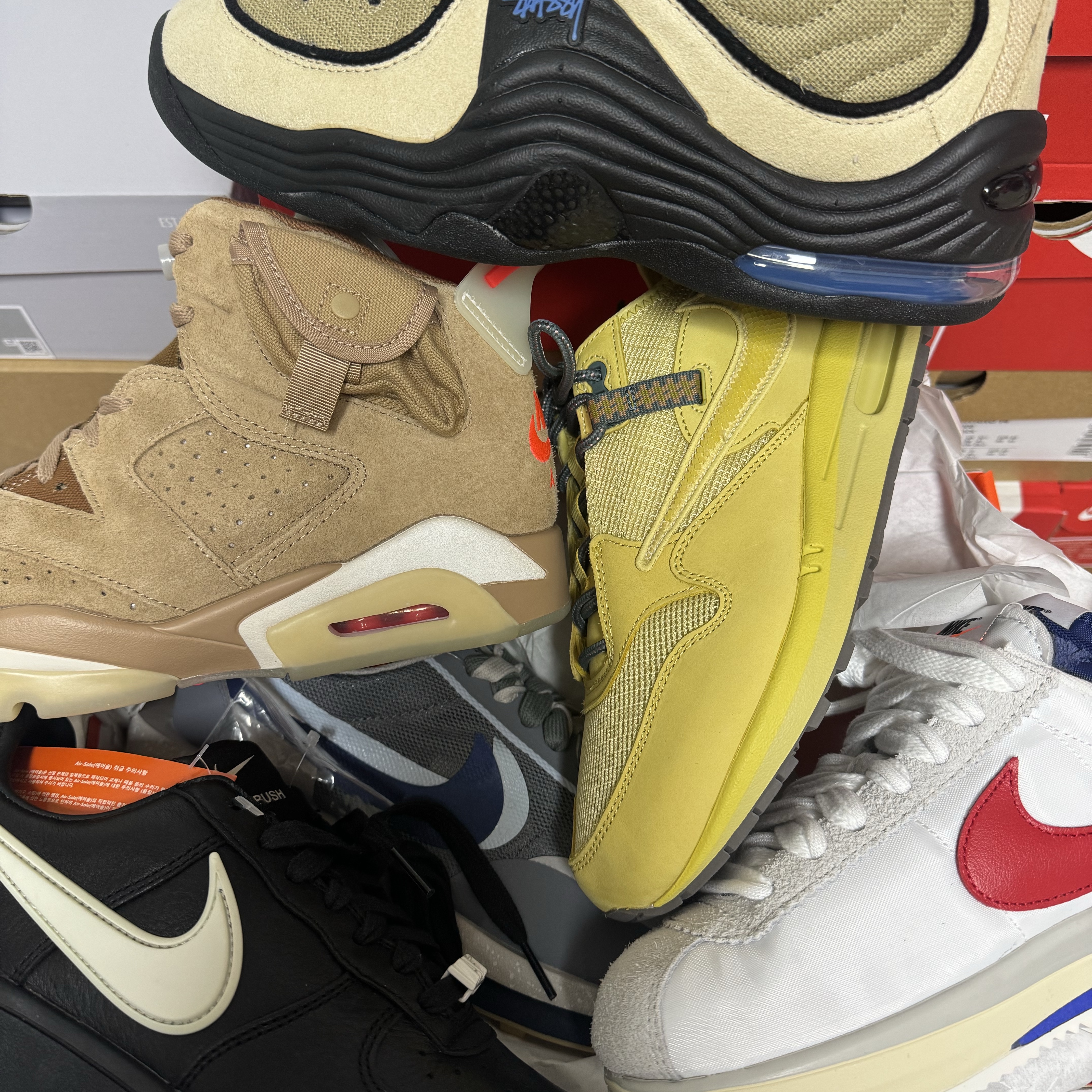 Nike x Ambush Air Force 1 Low SP Black, Nike x Travis Scott Air Max 1 Cact.us Gold 착용 스타일