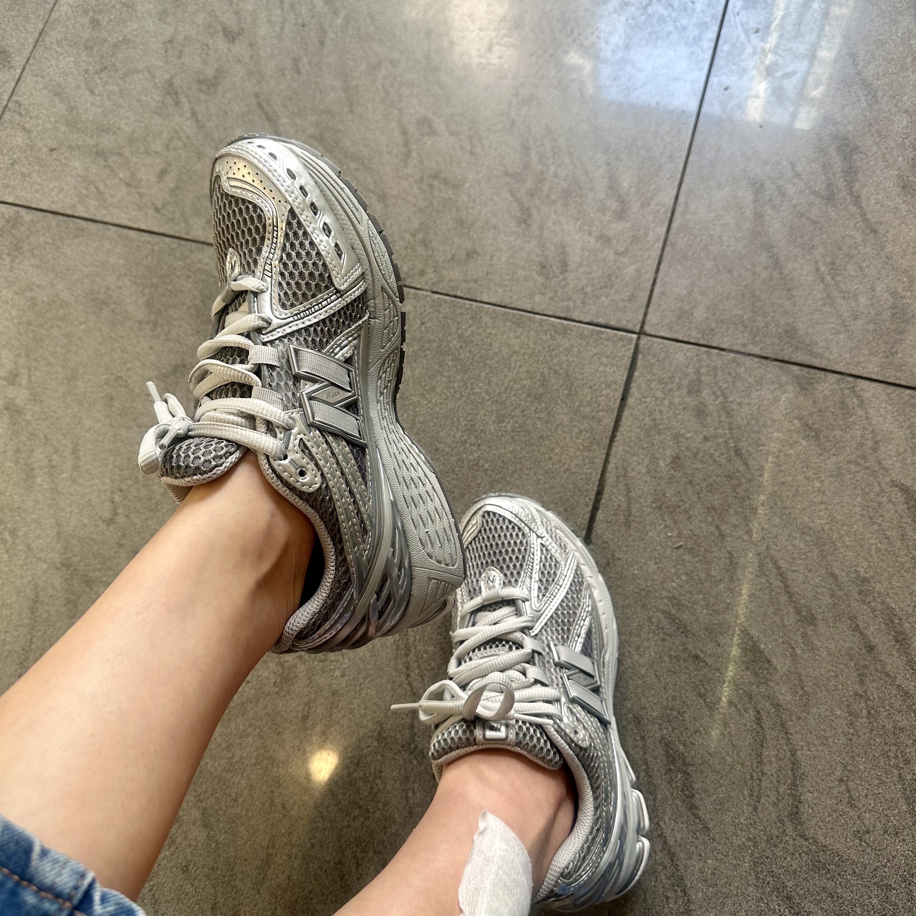 New Balance 1906R Harbor Grey Silver Metalic 착용 스타일