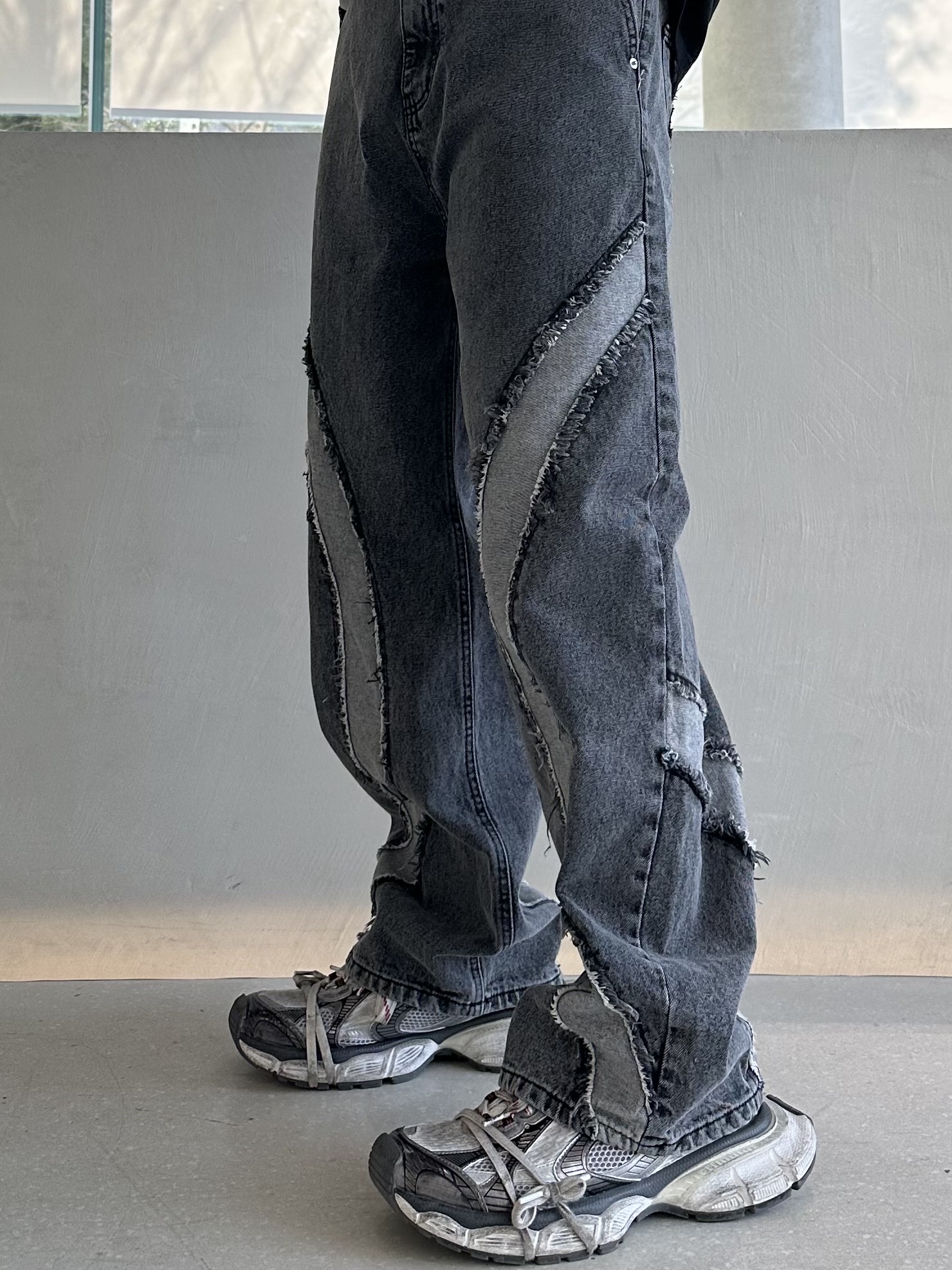 Balenciaga 3XL Sneakers Grey White Red 착용 스타일 - 2