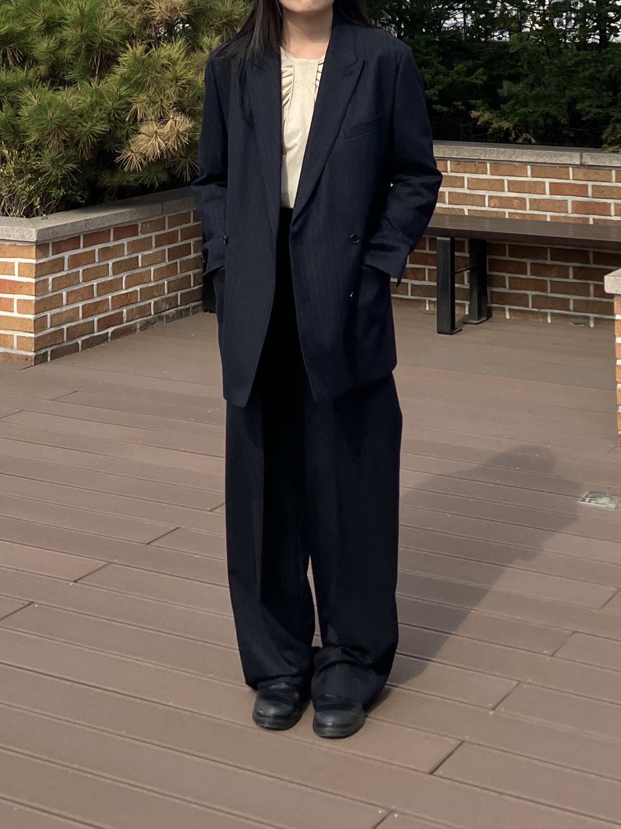 [KREAM 단독] Lhas De Base Relax-Rised Back Tap Pants R Navy Stripe, [KREAM 단독] Lhas De Base Genderless Double Breasted Mens Jacket R Navy Stripe 착용 스타일 - 2