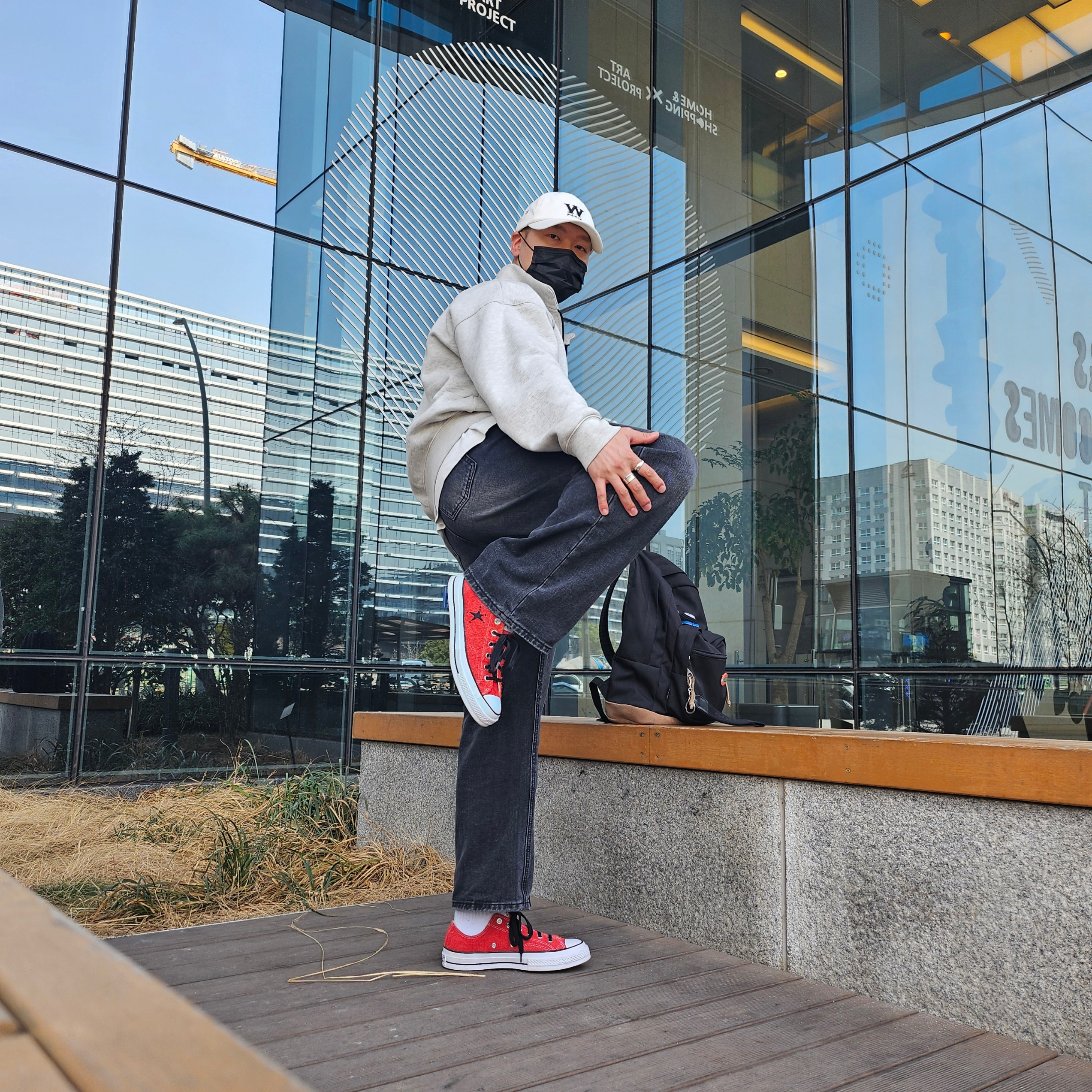 Wooyoungmi Logo Ball Cap White - 23SS, Converse x Stussy Chuck 70 Ox Poppy Red 착용 스타일 - 2