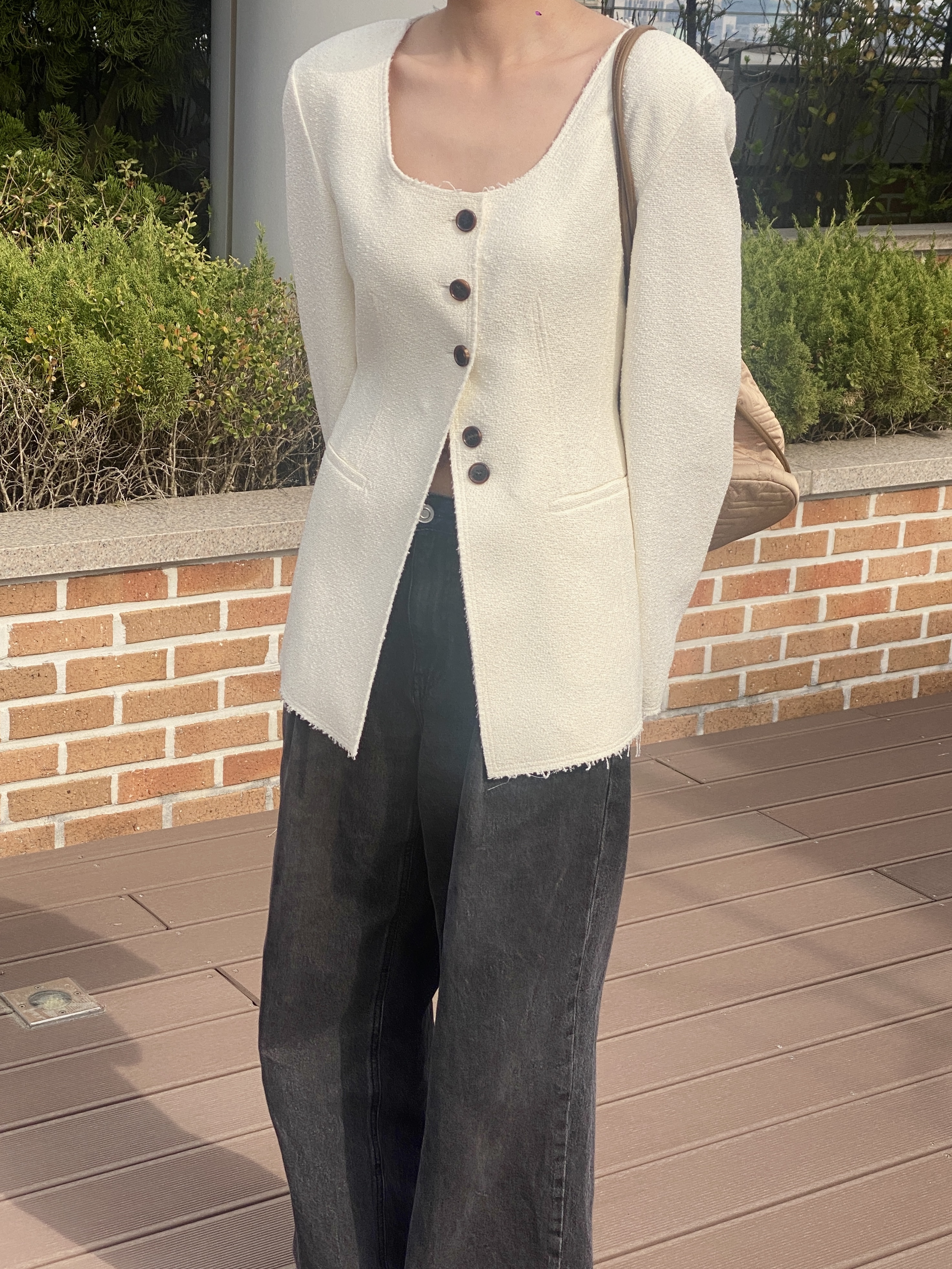 L'H.A.S Scoop Neck Slim Fit Jacket - Ivory 착용 스타일