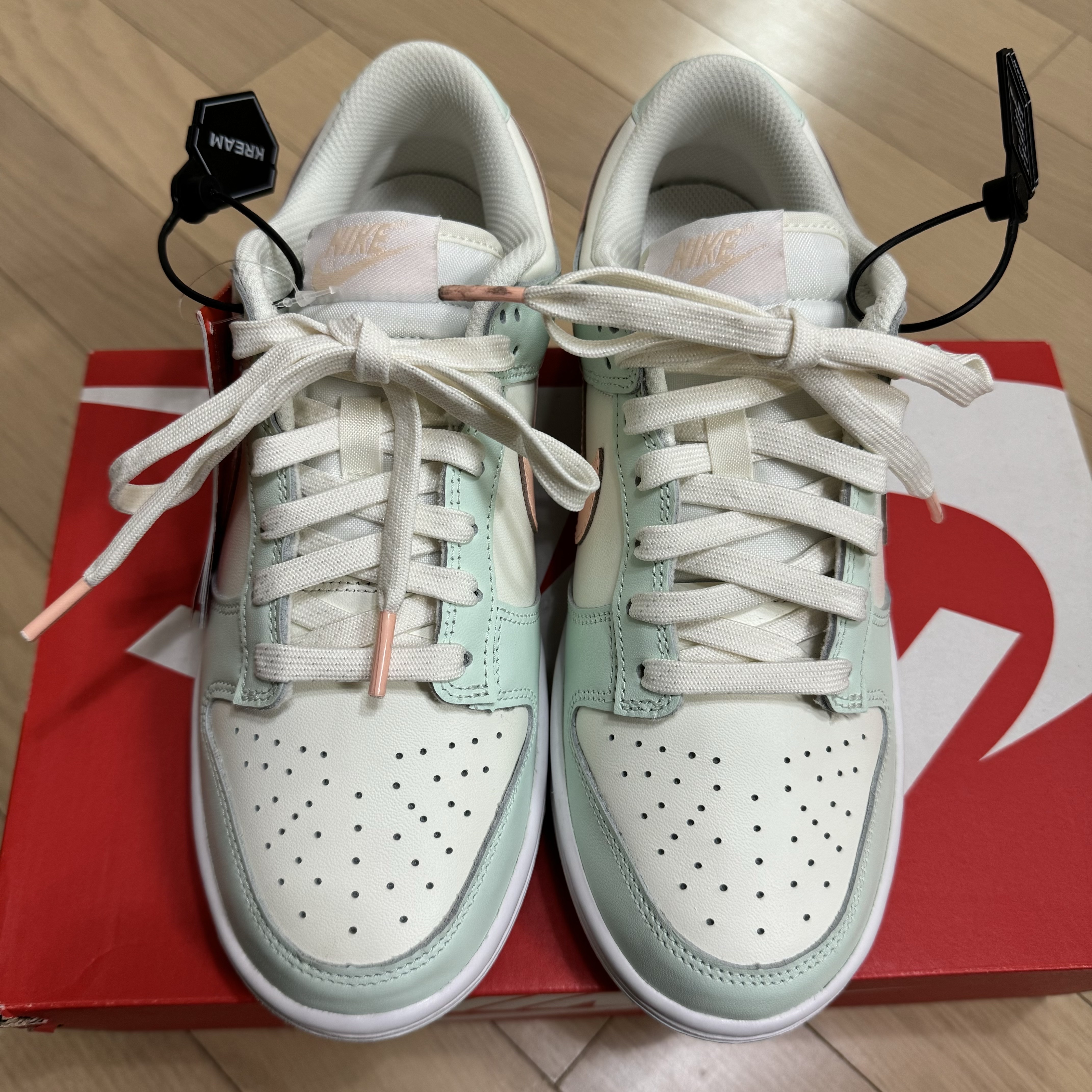 (W) Nike Dunk Low Barely Green 착용 스타일