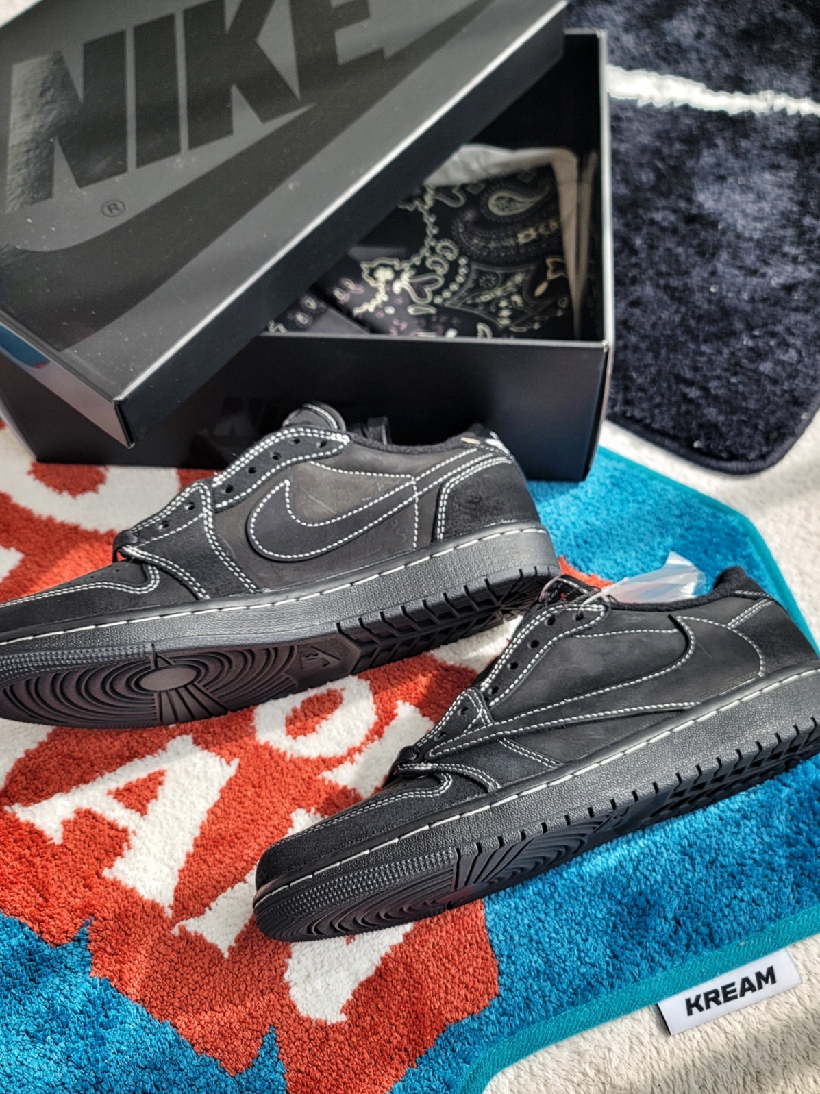 Jordan 1 x Travis Scott Retro Low OG SP Black Phantom 착용 스타일