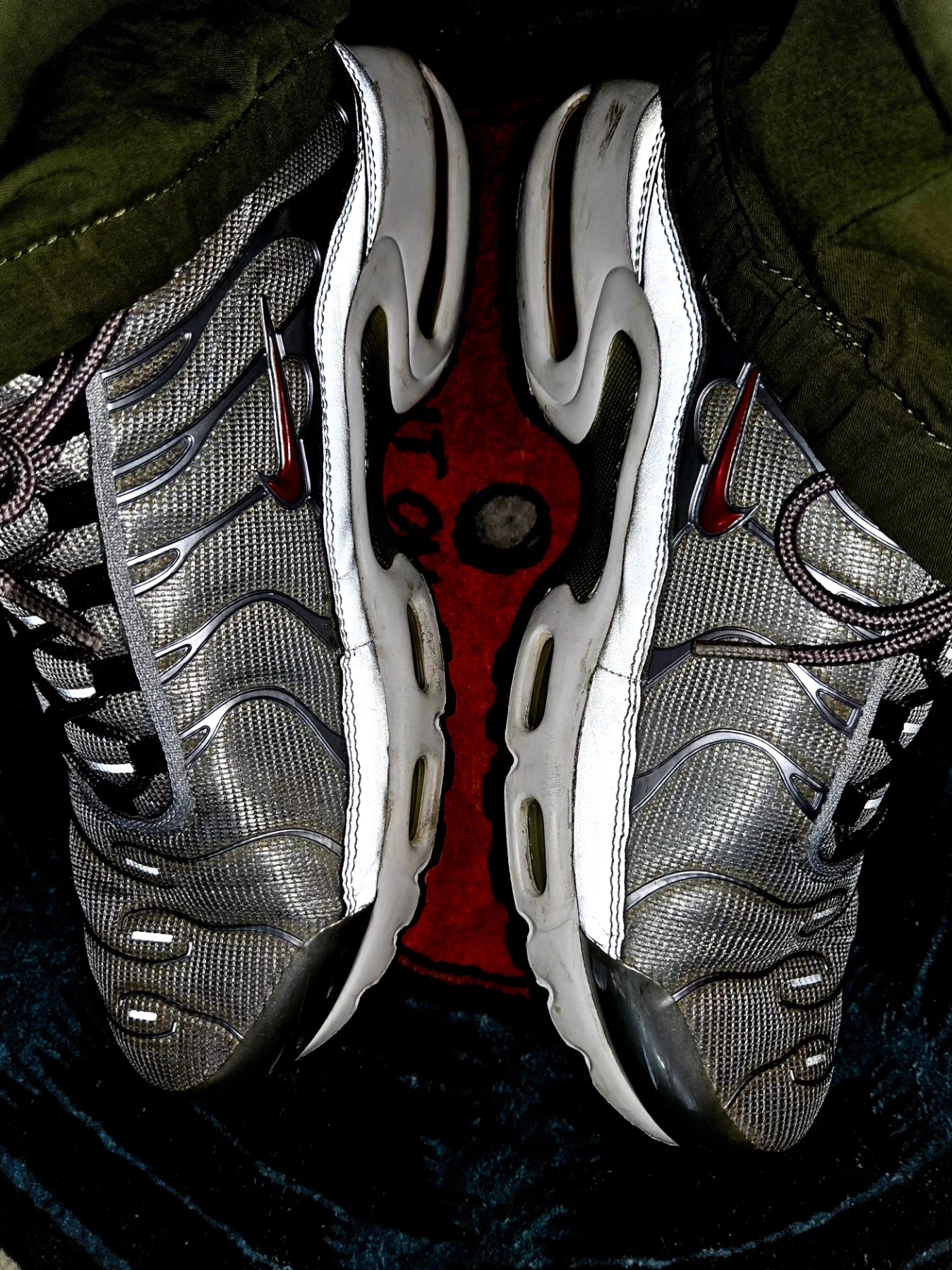 Nike Air Max Plus Silver Bullet 착용 스타일 - 2