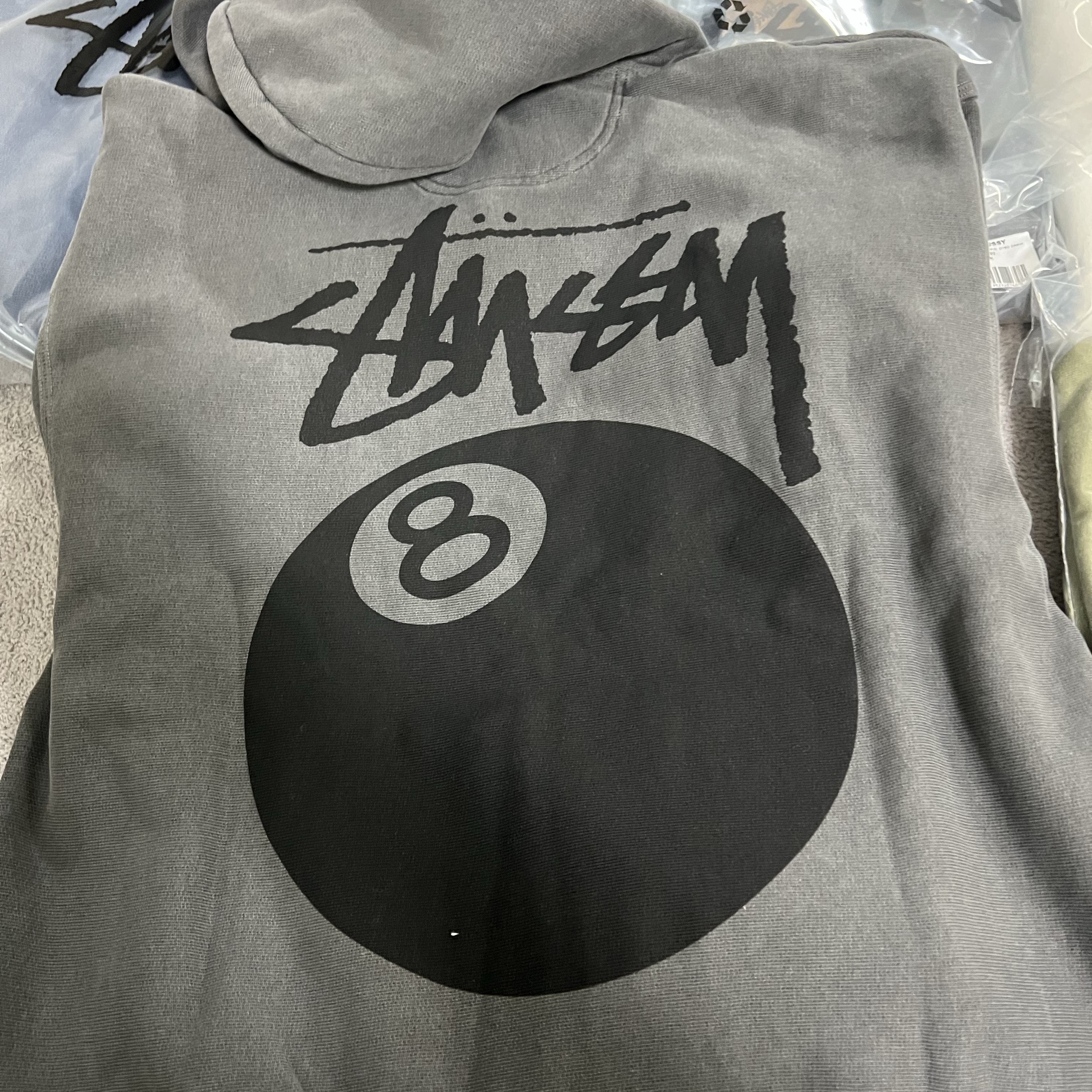 Stussy 8 Ball Hoodie Pigment Dyed Black, Stussy 8 Ball Hoodie Pigment Dyed Navy 착용 스타일 - 1