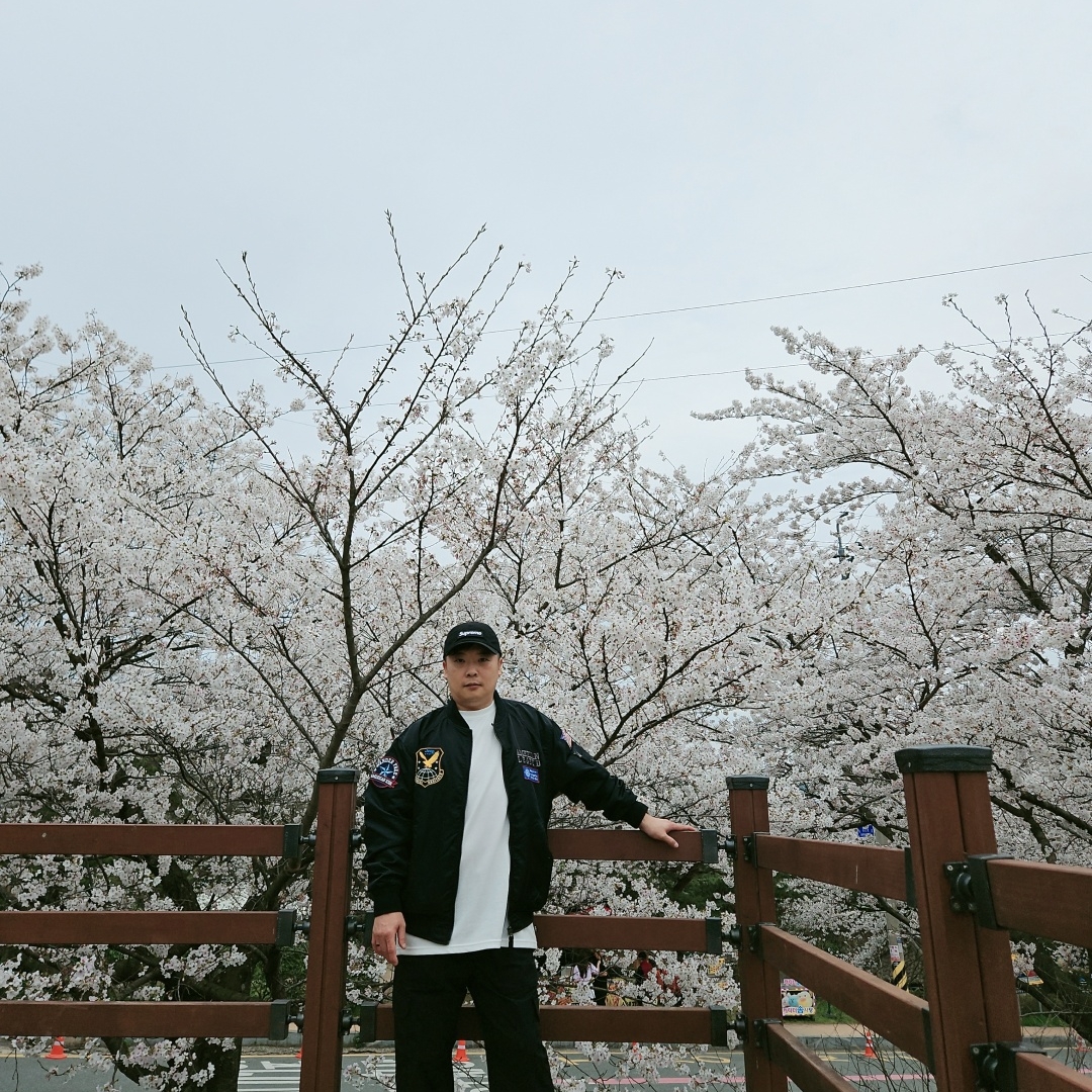 Supreme Military Camp Cap Black - 23FW, Nike Air Force 1 '07 Low White 착용 스타일 - 1