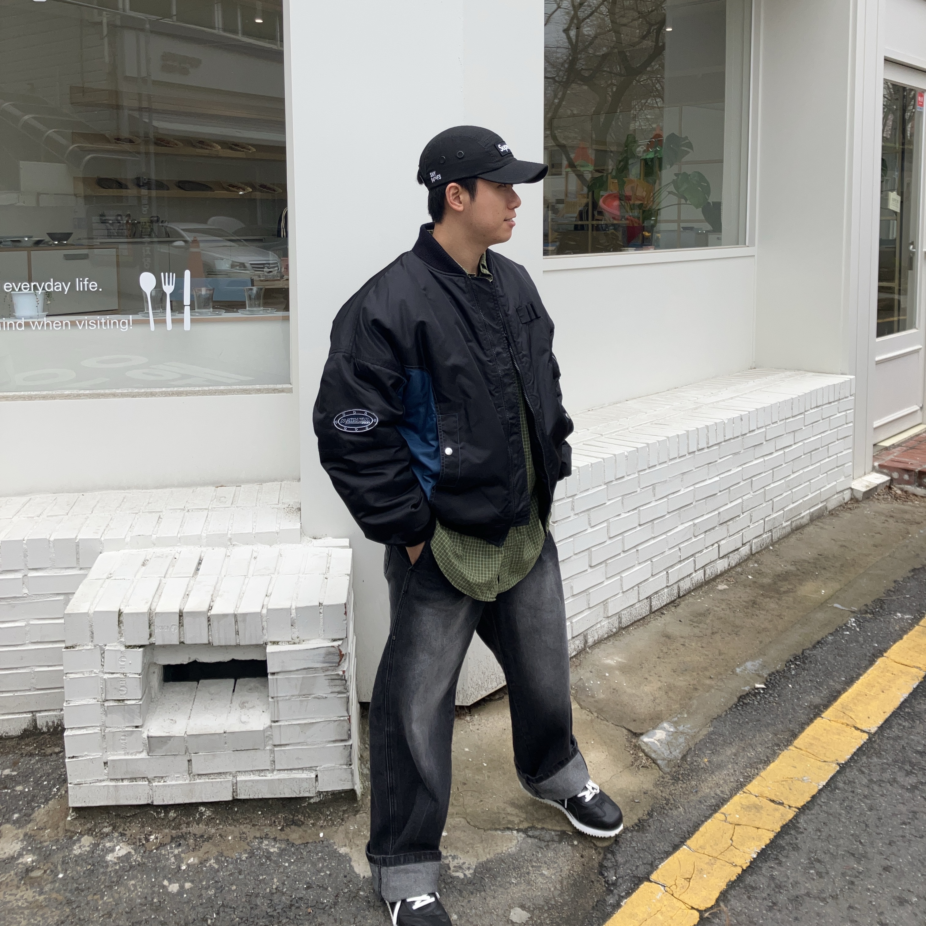 Supreme Washed Chino Twill Camp Cap Black 착용 스타일 - 2