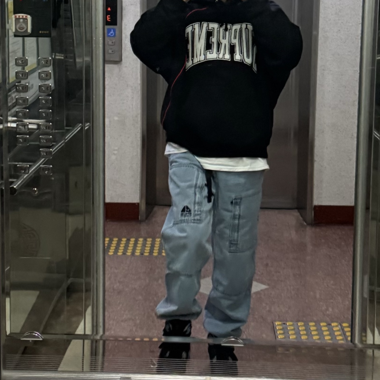 Jordan 4 Retro Bred Reimagined, Supreme Boxy Piping Arc Hooded Sweatshirt Black - 23SS 착용 스타일 - 1