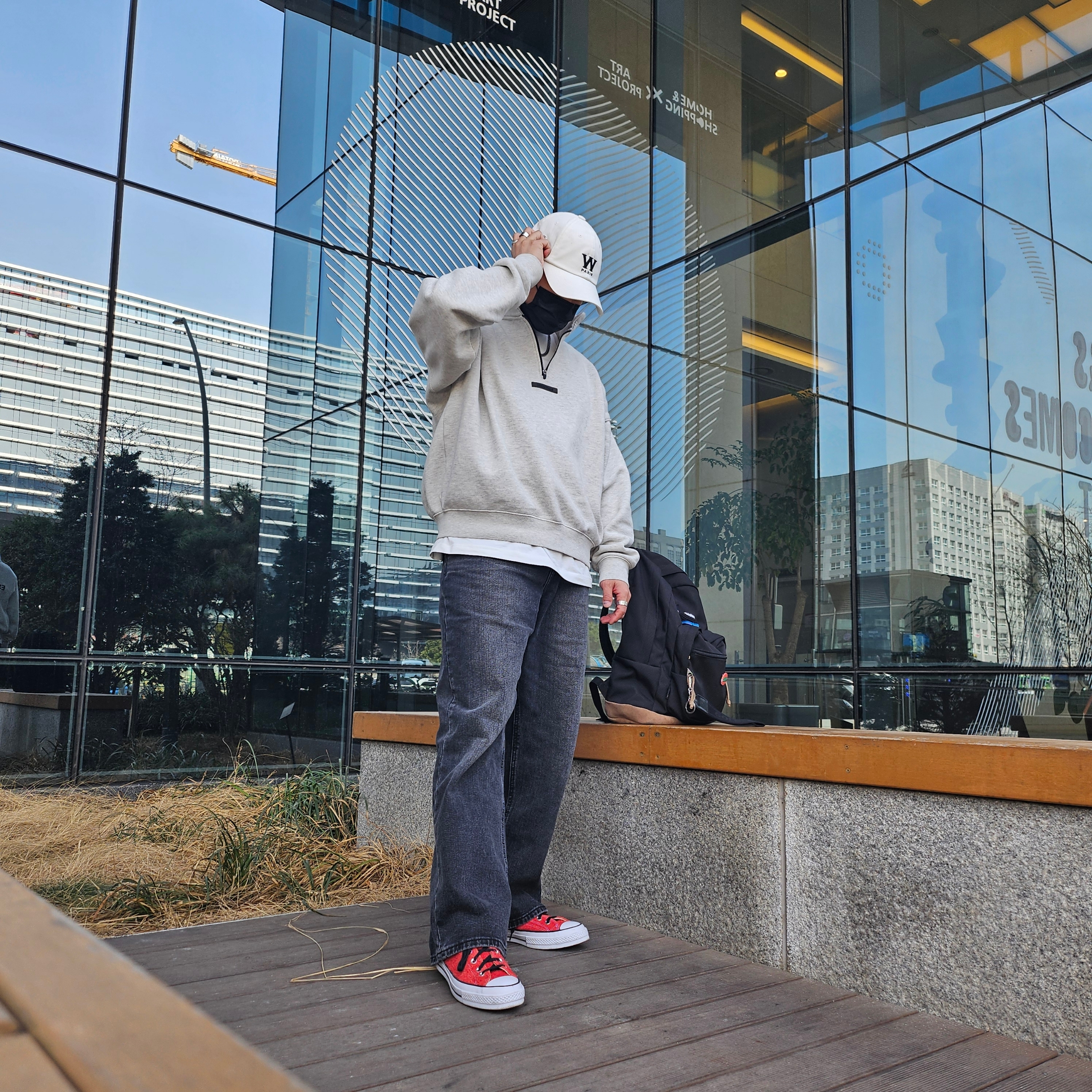 Wooyoungmi Logo Ball Cap White - 23SS, Converse x Stussy Chuck 70 Ox Poppy Red 착용 스타일 - 3