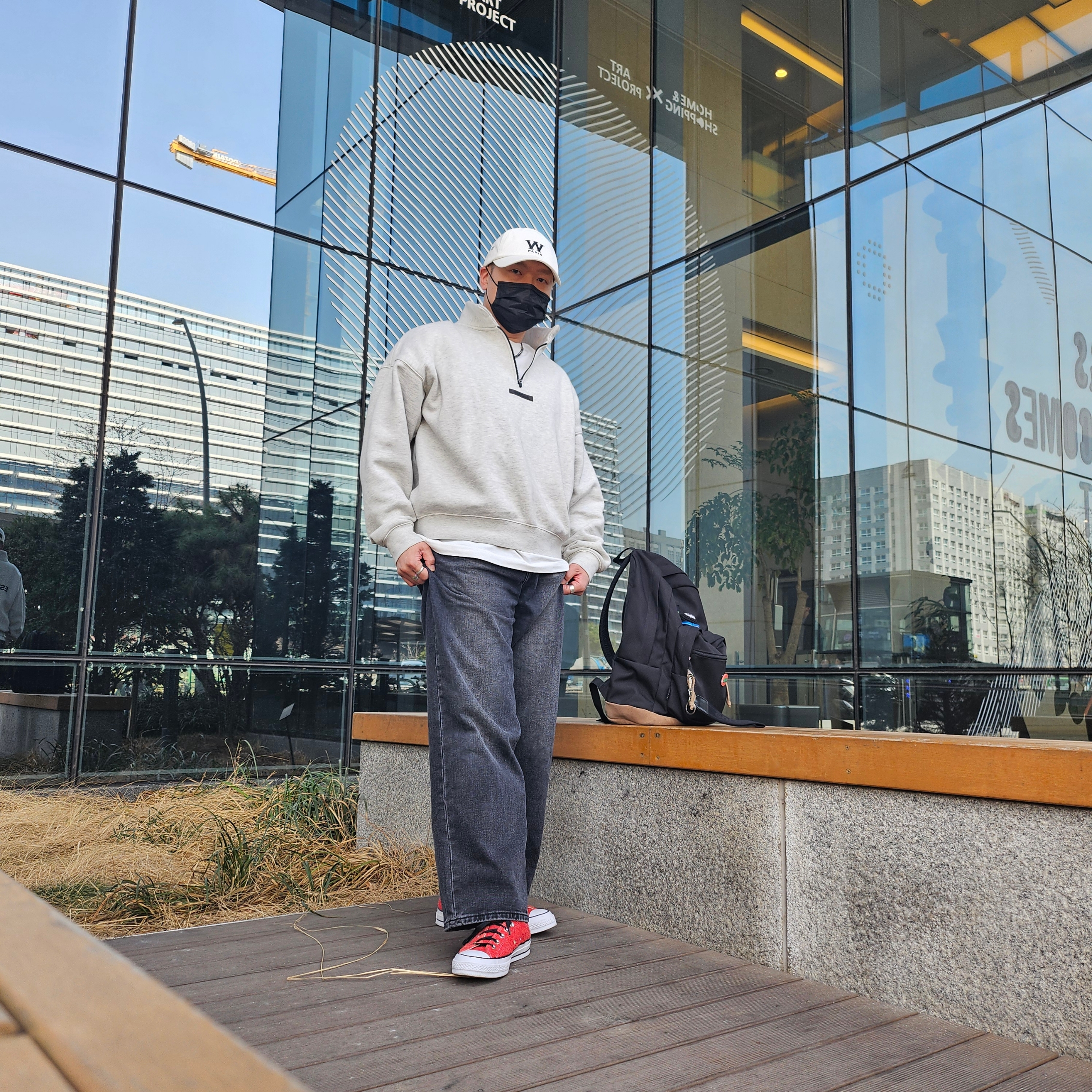 Wooyoungmi Logo Ball Cap White - 23SS, Converse x Stussy Chuck 70 Ox Poppy Red 착용 스타일 - 1