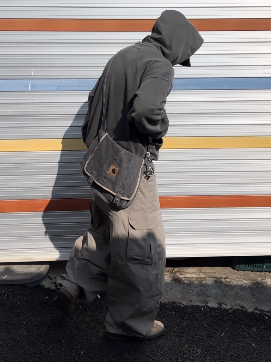 Adidas Tobacco Pantone Mesa 착용 스타일 - 2
