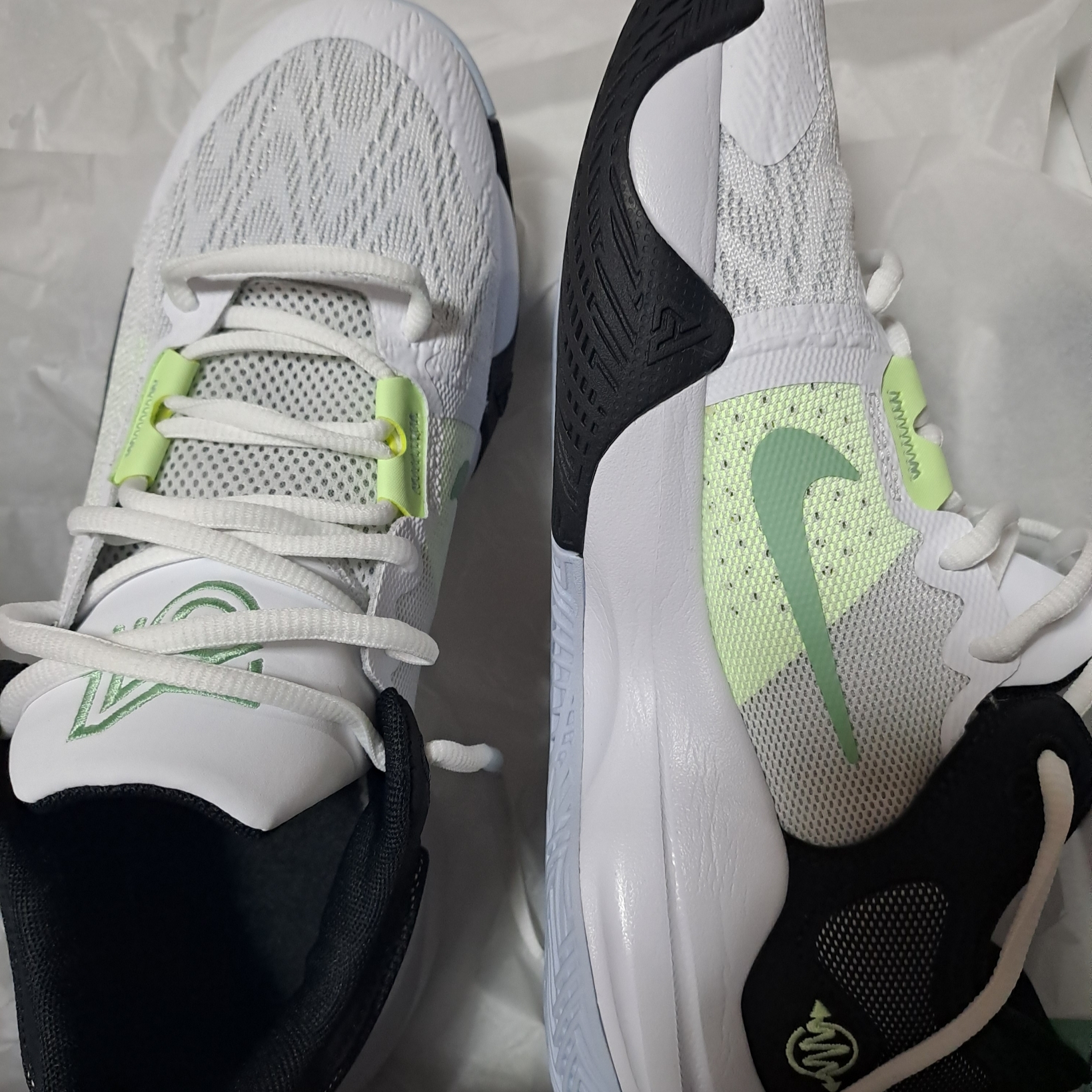 Nike Giannis Immortality 2 EP White Black 착용 스타일 - 1
