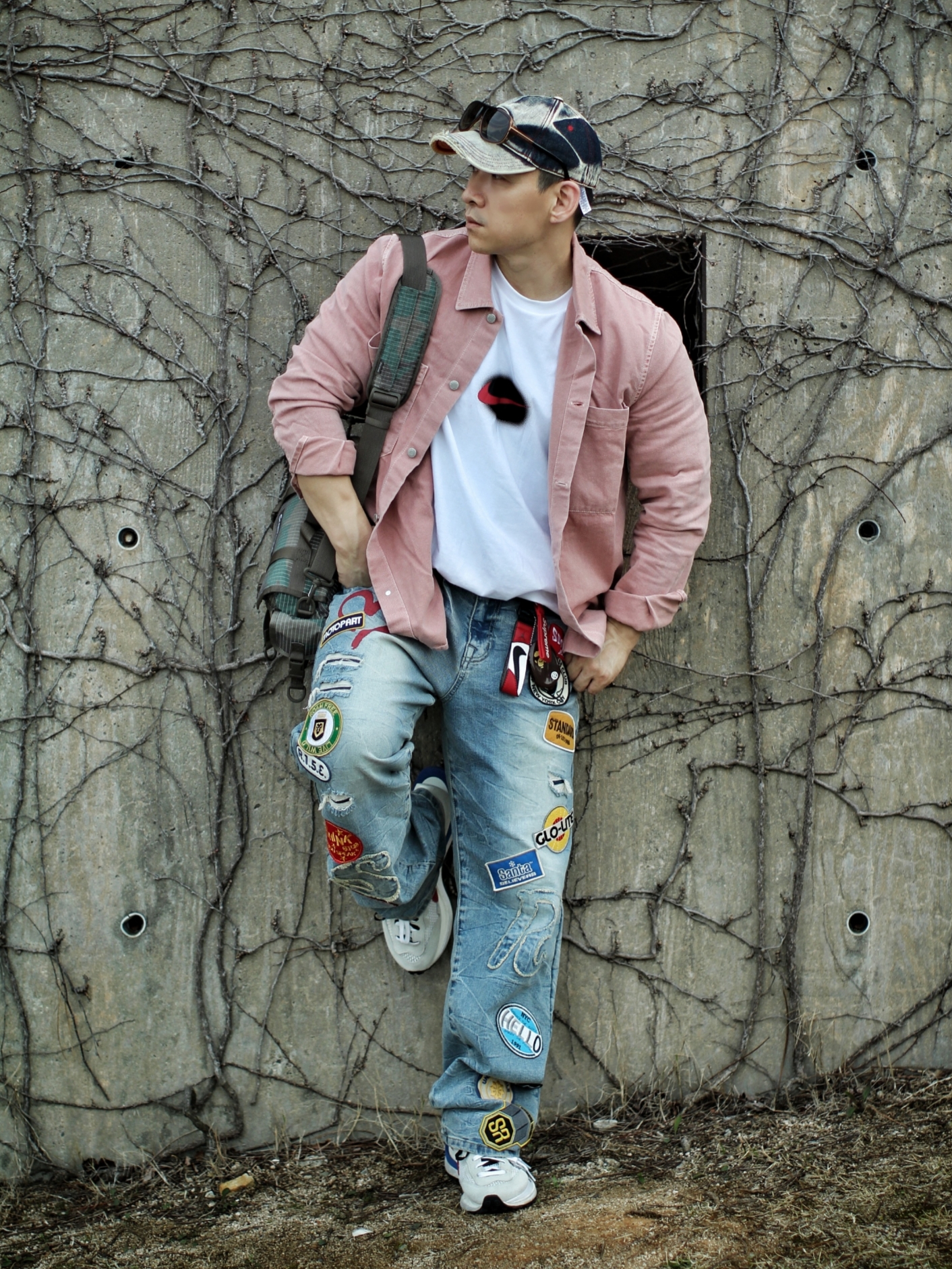 Diesel C-Seymon Treated Denim Baseball Cap Blue White, Nike x Sacai VaporWaffle Royal Fuchsia 착용 스타일 - 1