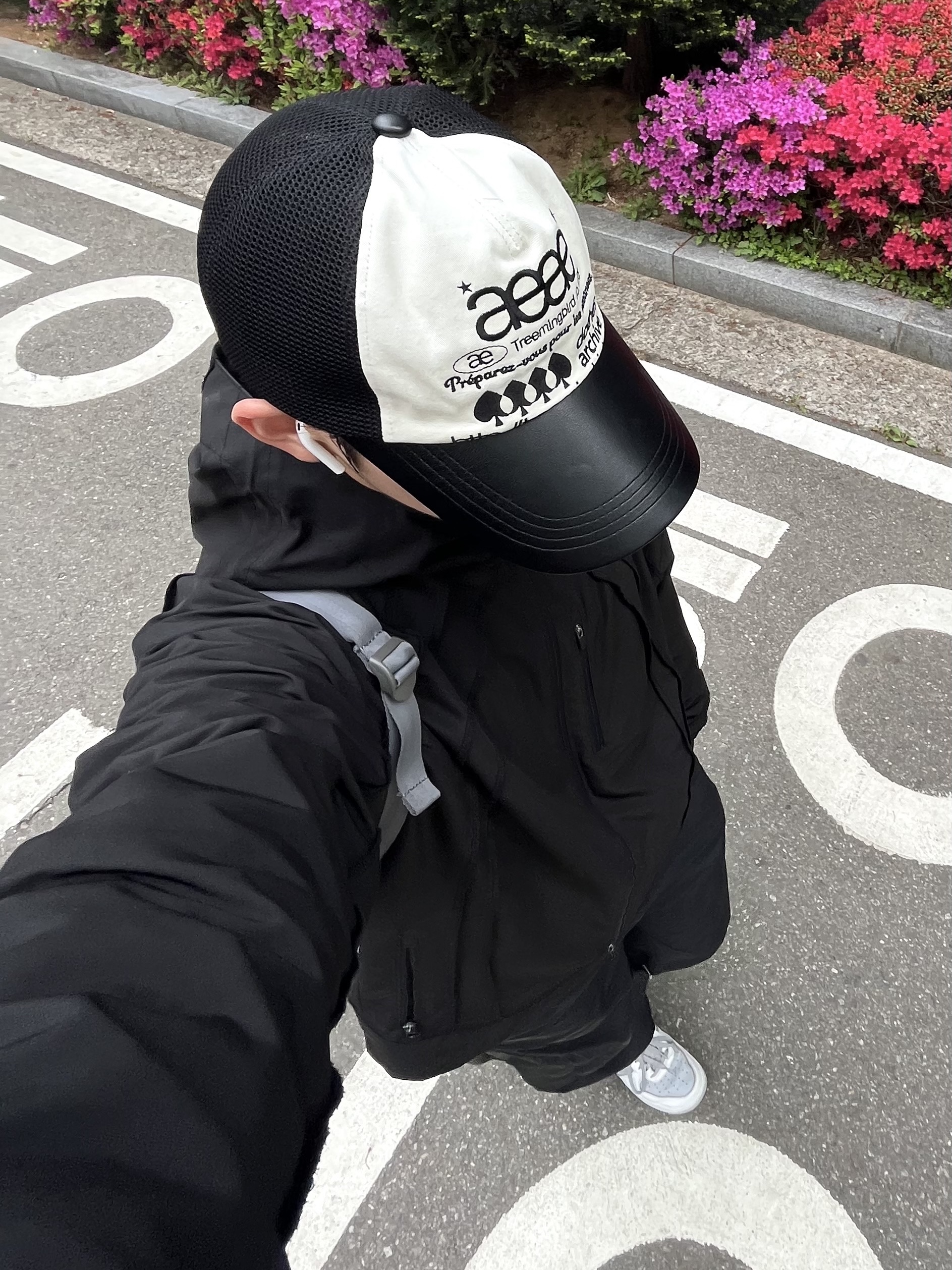 Aeae x Treemingbird Web Logo Mesh Cap White, Mischief Rhombus Light Weight Backpack Black - The Hyundai Seoul Exclusive 착용 스타일 - 1
