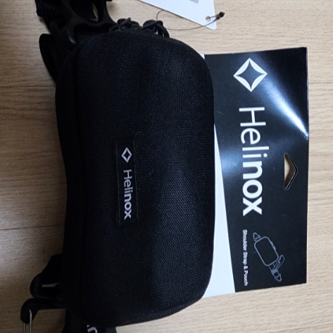Helinox Shoulder Strap & Pouch Black 착용 스타일