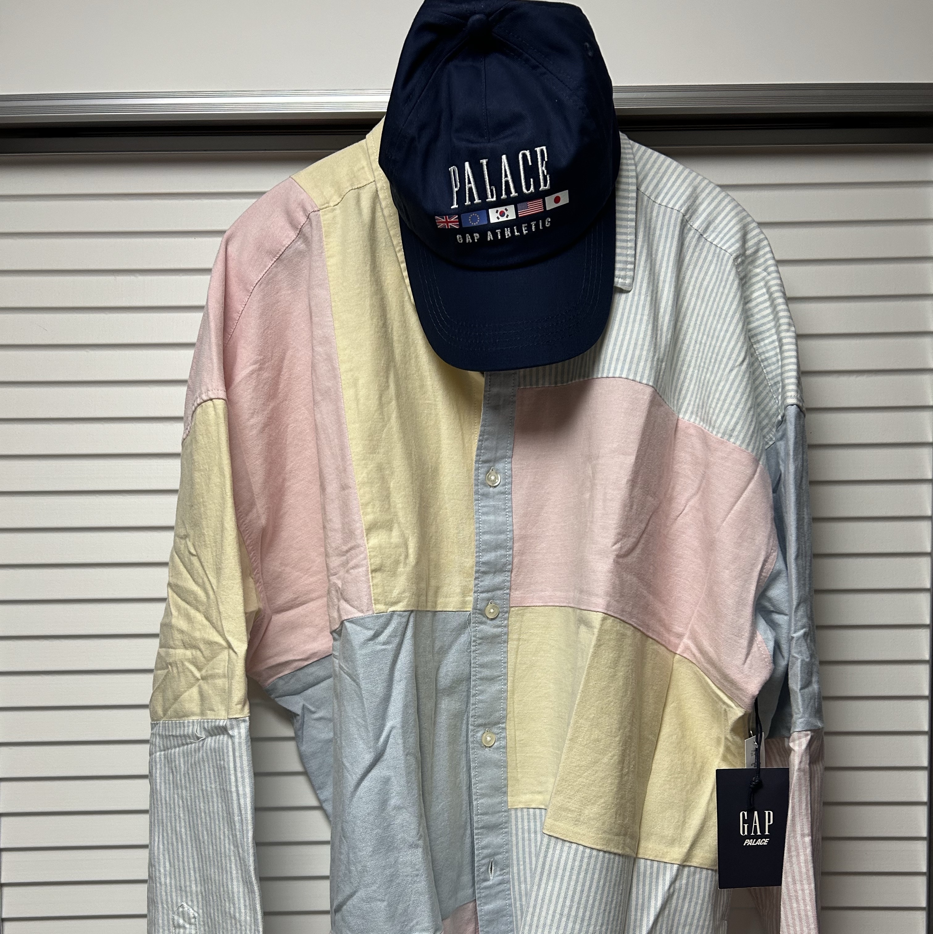 Palace x Gap Oxford Drop Shoulder Multi - 24SS, Palace x Gap Flag 6-Panel Navy - 24SS 착용 스타일 - 1