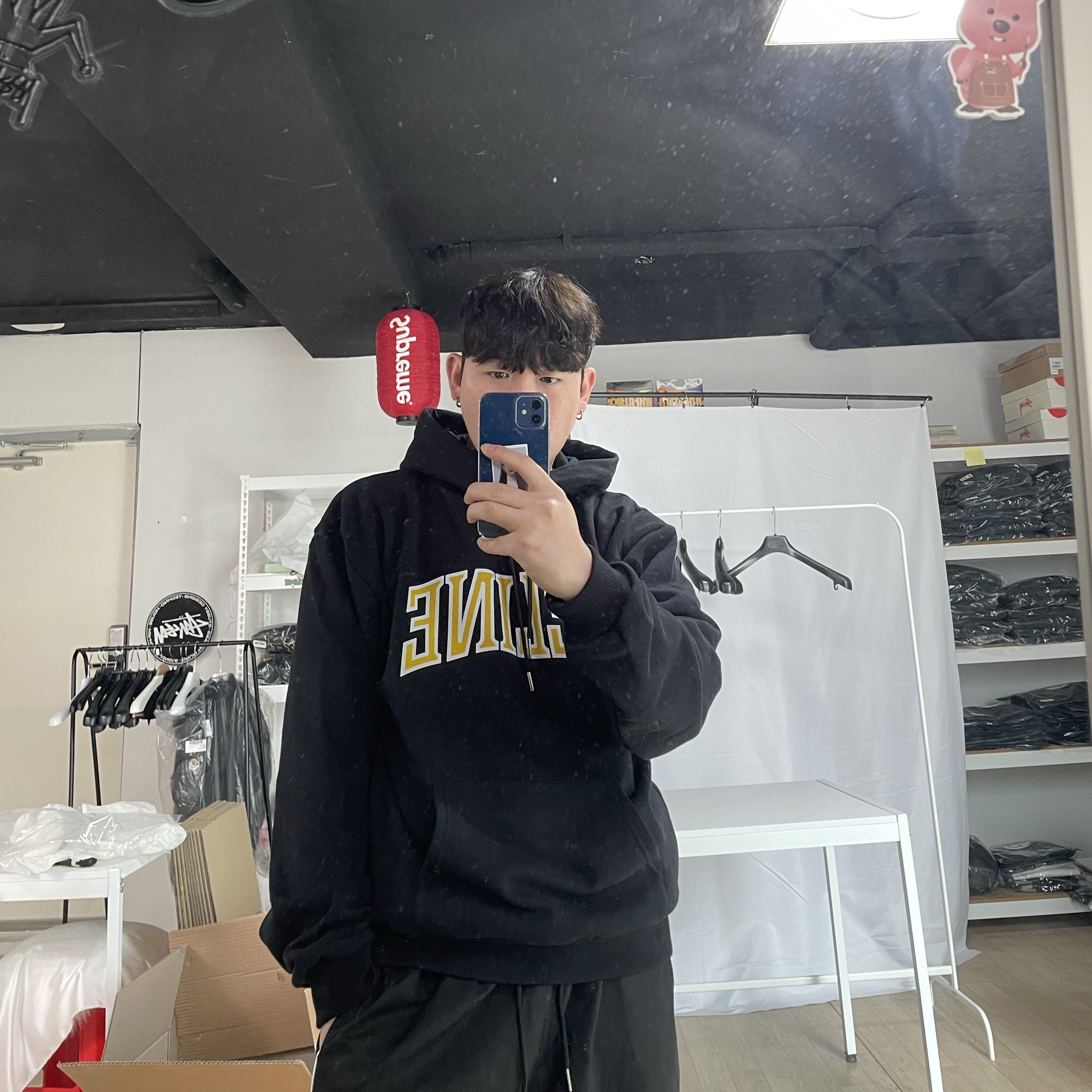 Celine Loose Hoodie in Cotton Fleece Black 착용 스타일