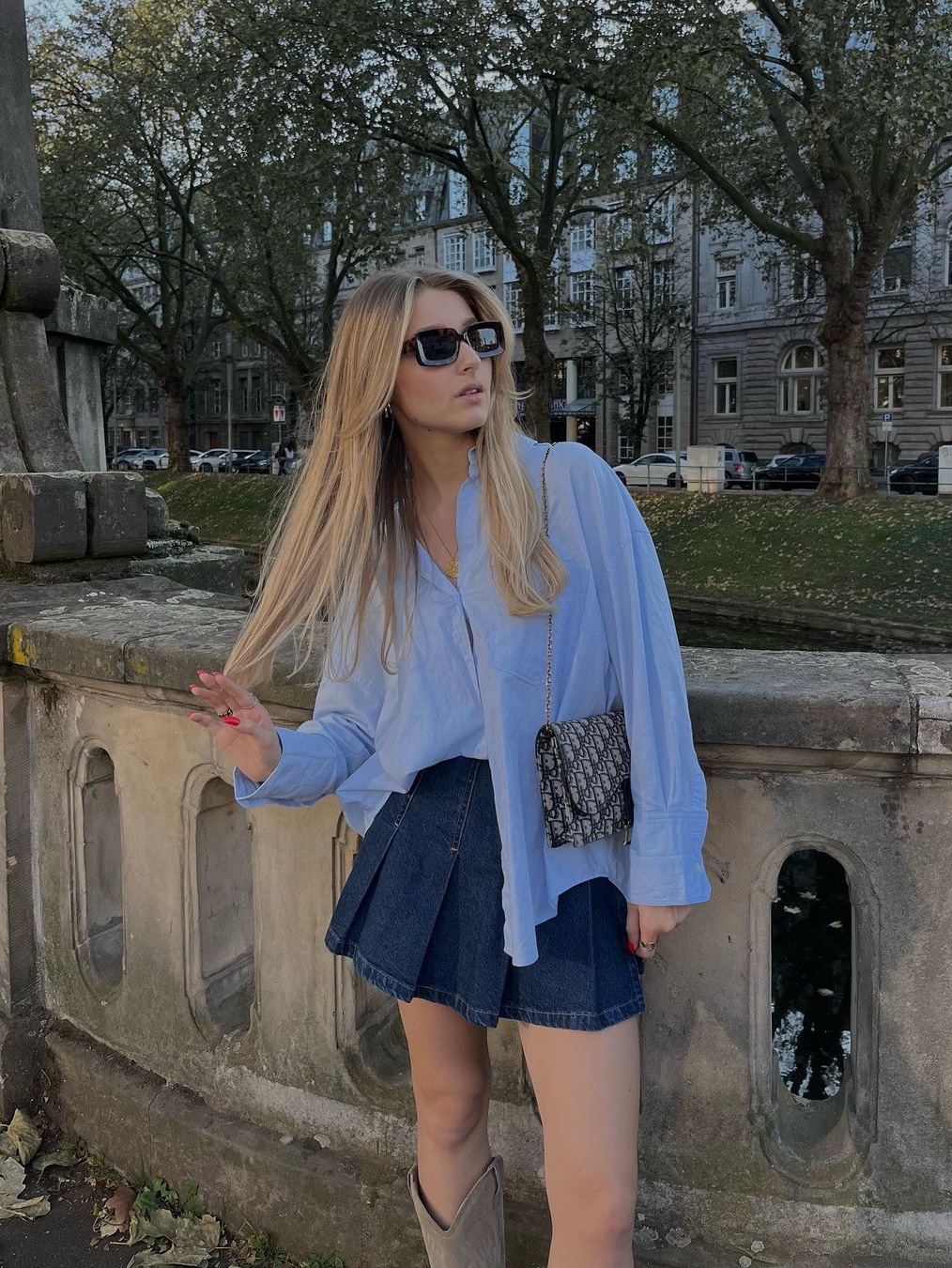 Gyeong Pleats Slit Skirt Gray, Darling You're Bad Women Stone Denim Pleats Skirt Blue 착용 스타일 - 4