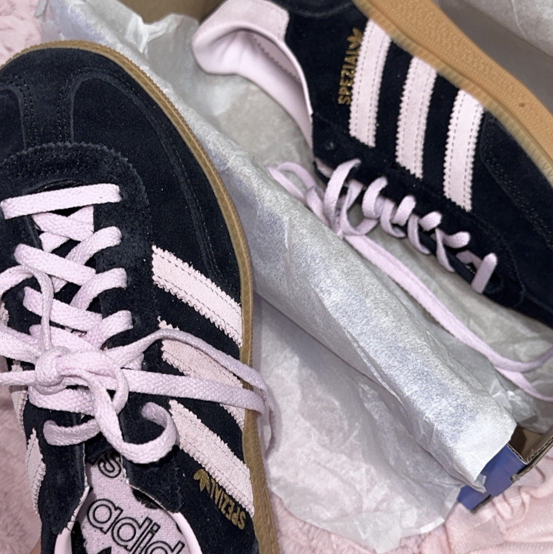 (W) Adidas Spezial Handball Core Black Clear Pink 착용 스타일