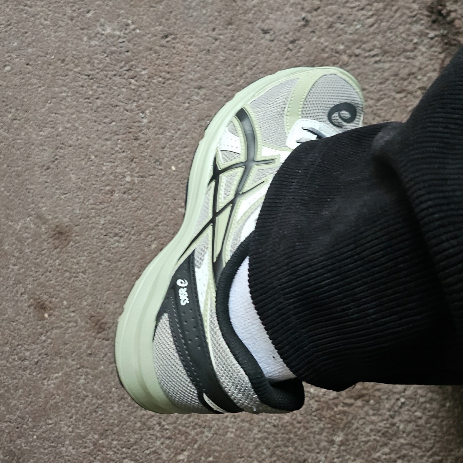 Asics Gel-Kayano 14 Cream Pure Silver, Asics Gel-Kayano Legacy White Black 착용 스타일 - 7
