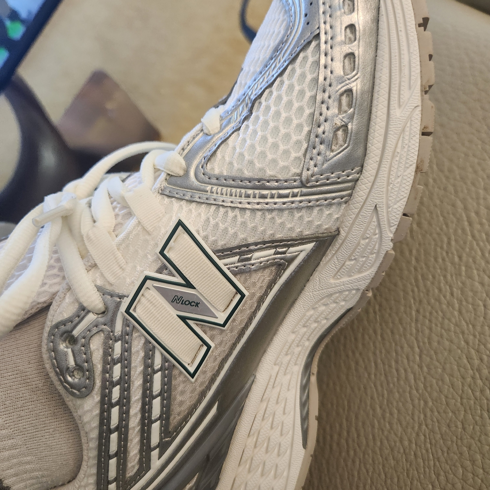 New Balance 1906R Silver Metallic Sea Salt 착용 스타일