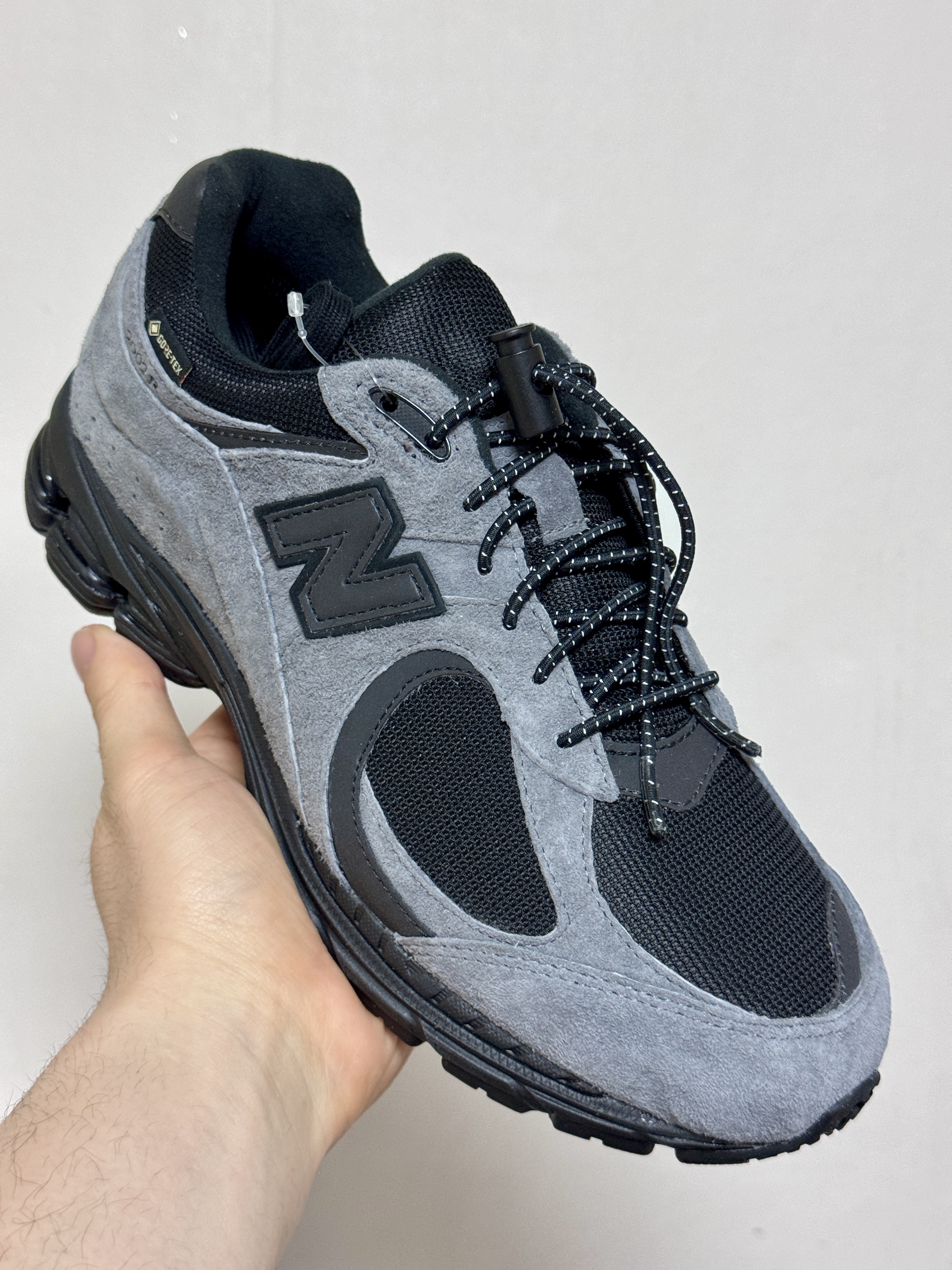 New Balance x JJJJound 2002R Gore-Tex Charcoal 착용 스타일