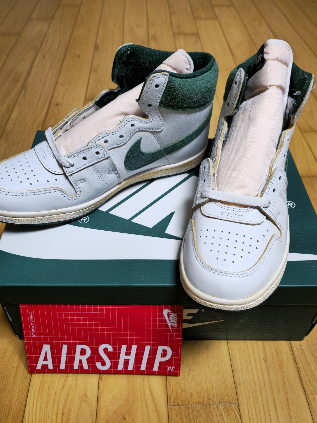 Jordan x A Ma Maniere Air Ship Green Stone 착용 스타일 - 1