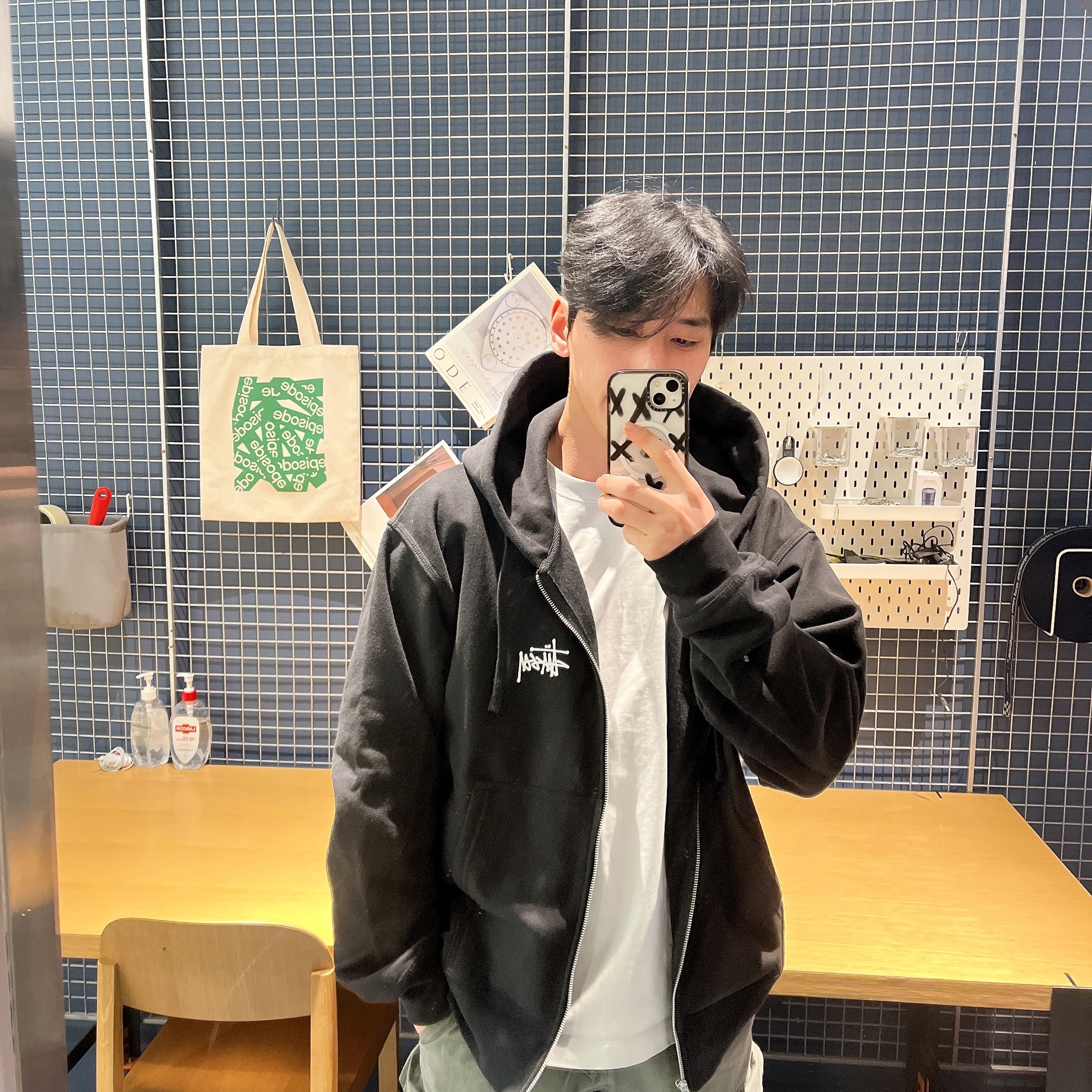 Stussy Basic Zip Hoodie Black 착용 스타일