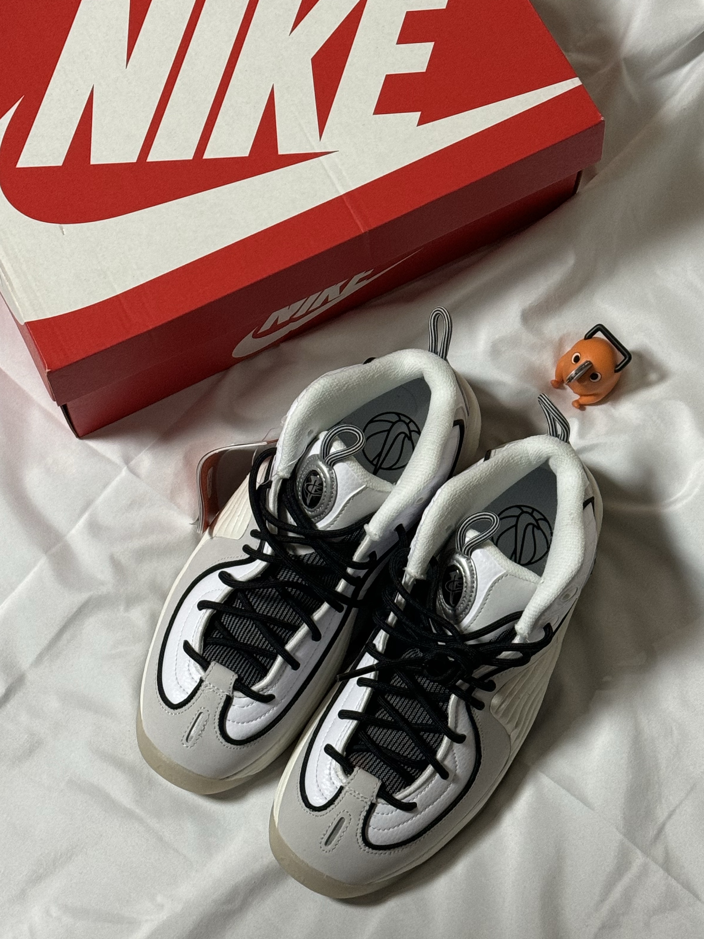 Nike Air Penny II Photon Dust 착용 스타일