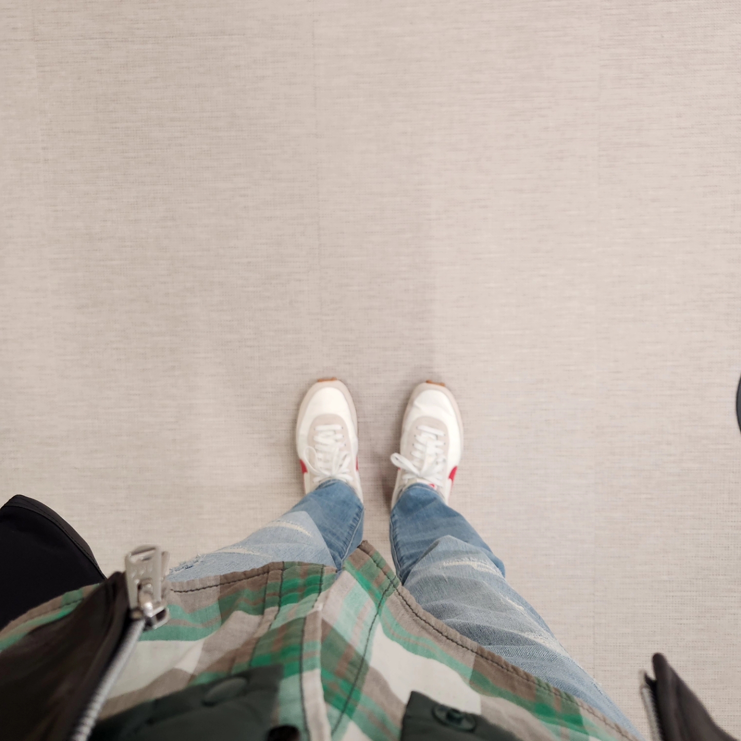 (W) Nike Daybreak Summit White University Red 착용 스타일 - 2
