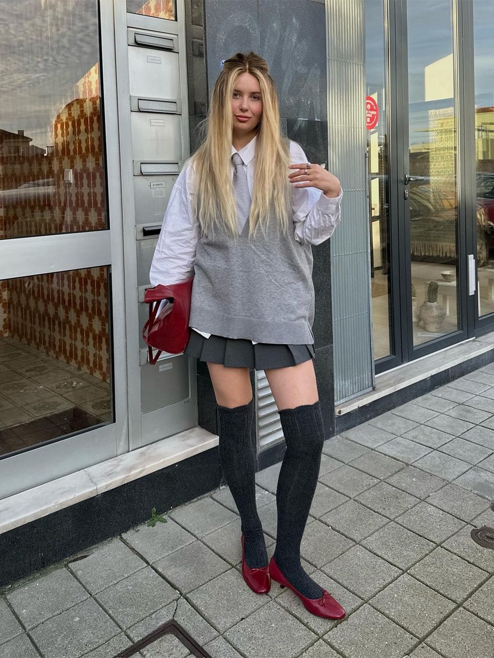 Gyeong Pleats Slit Skirt Gray, Darling You're Bad Women Stone Denim Pleats Skirt Blue 착용 스타일 - 3