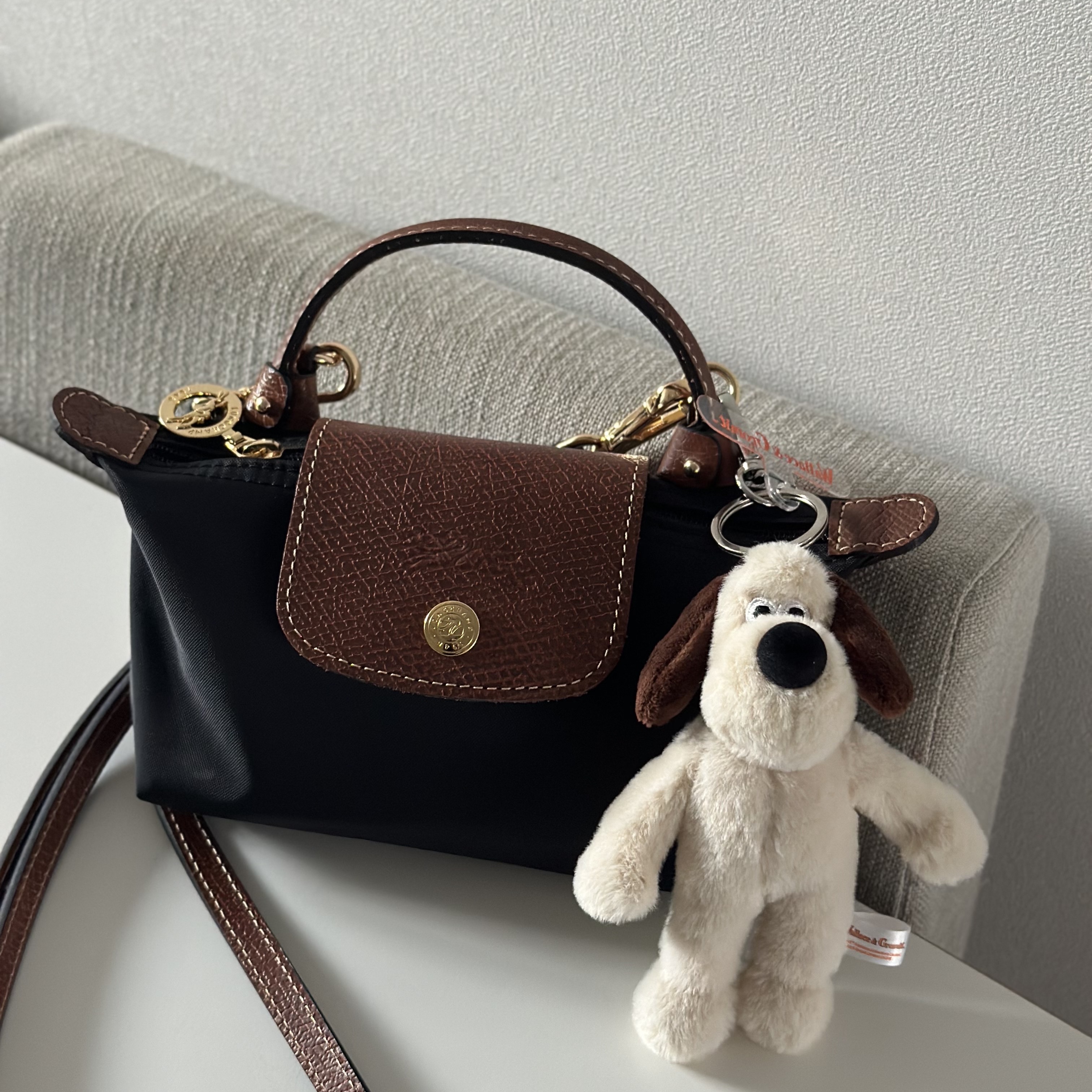 Longchamp Le Pliage Original Handle Pouch Black 착용 스타일