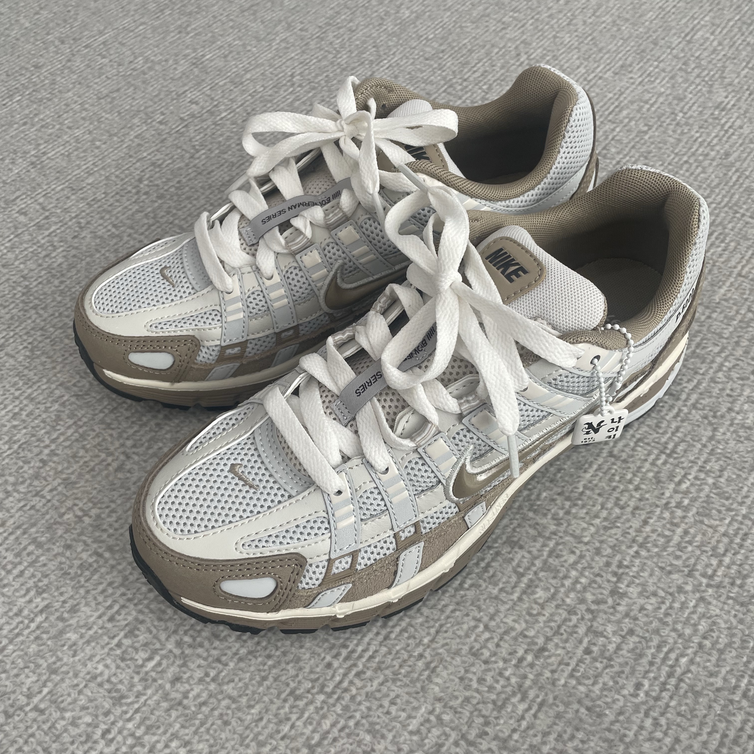 Nike P-6000 PRM Hangul Day Photon Dust Khaki 착용 스타일