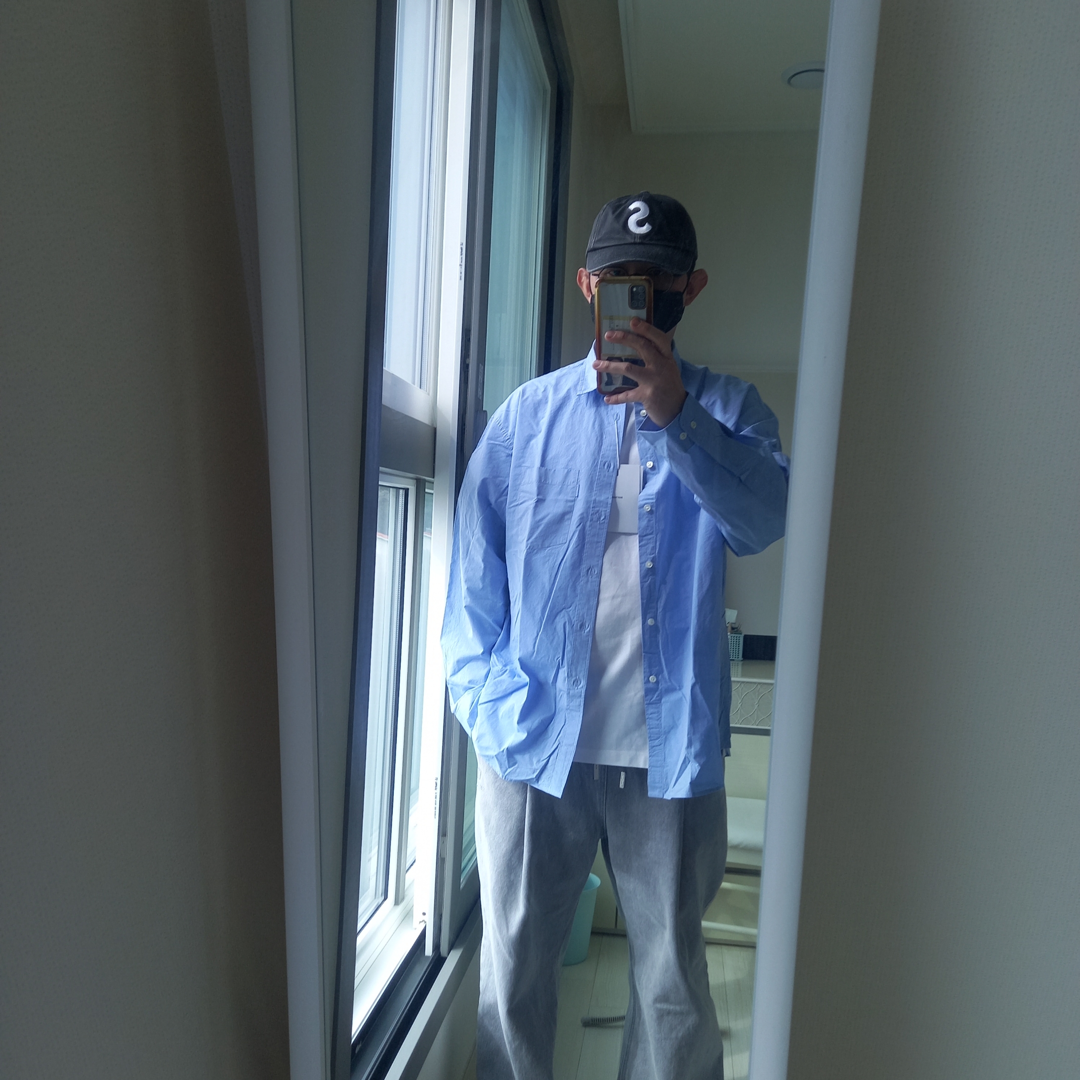 Pottery Comfort Shirt Giza Cotton 100/2 High Density Chambray Cloth Resilient Finish Blue, Wooyoungmi Cotton Back Logo T-Shirt White - 23FW 착용 스타일 - 4