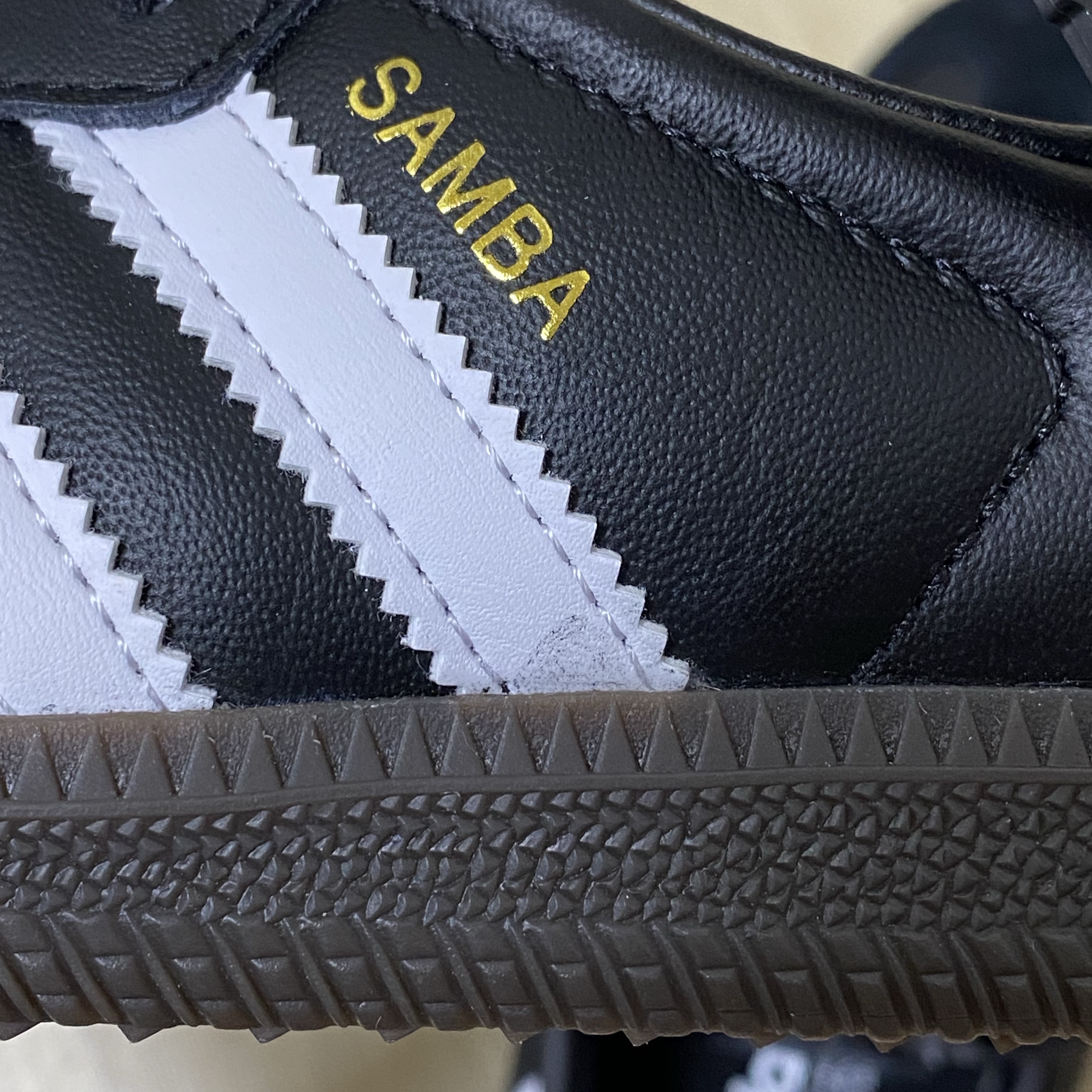 Adidas Samba OG Black White Gum 착용 스타일 - 2