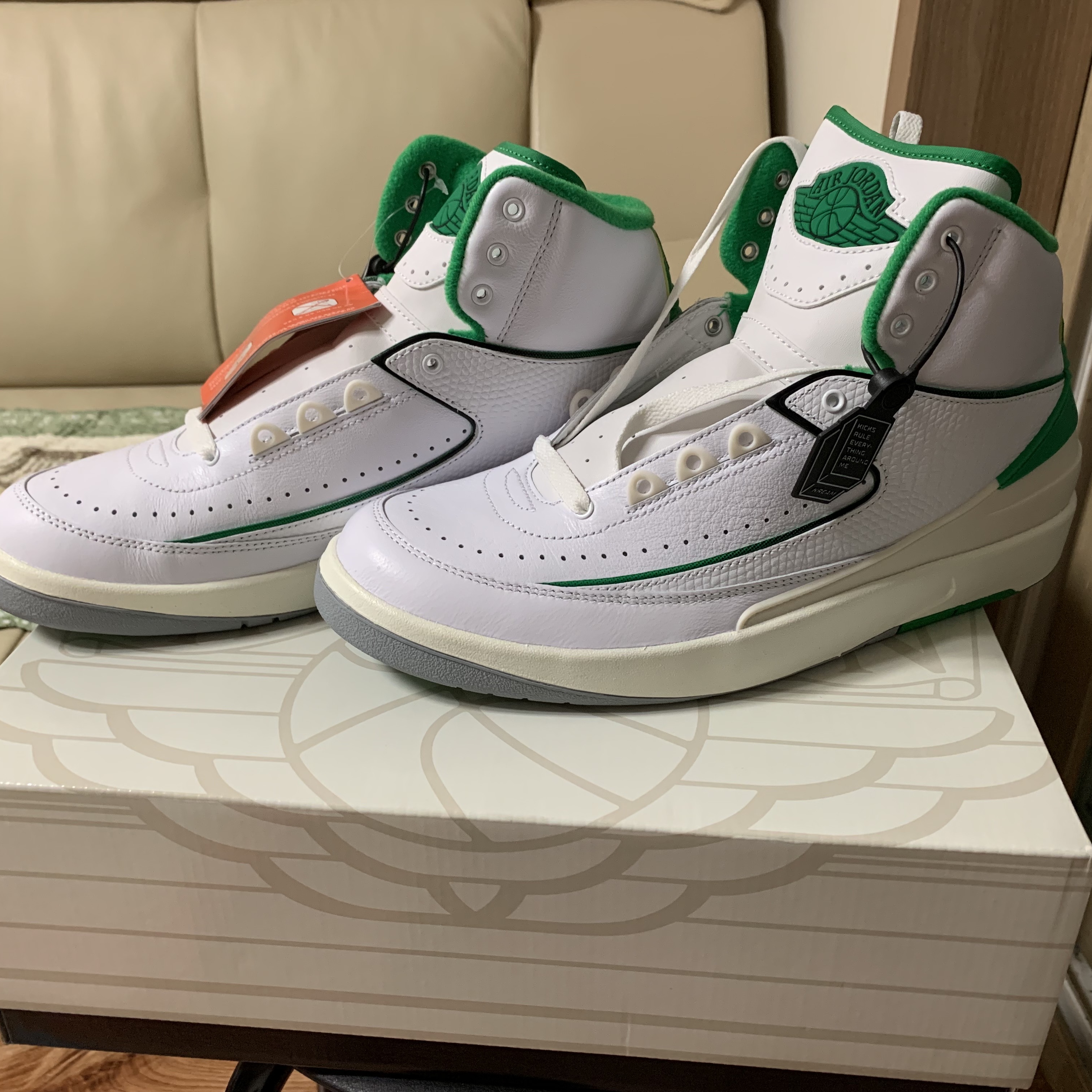 Jordan 2 Retro Lucky Green 착용 스타일