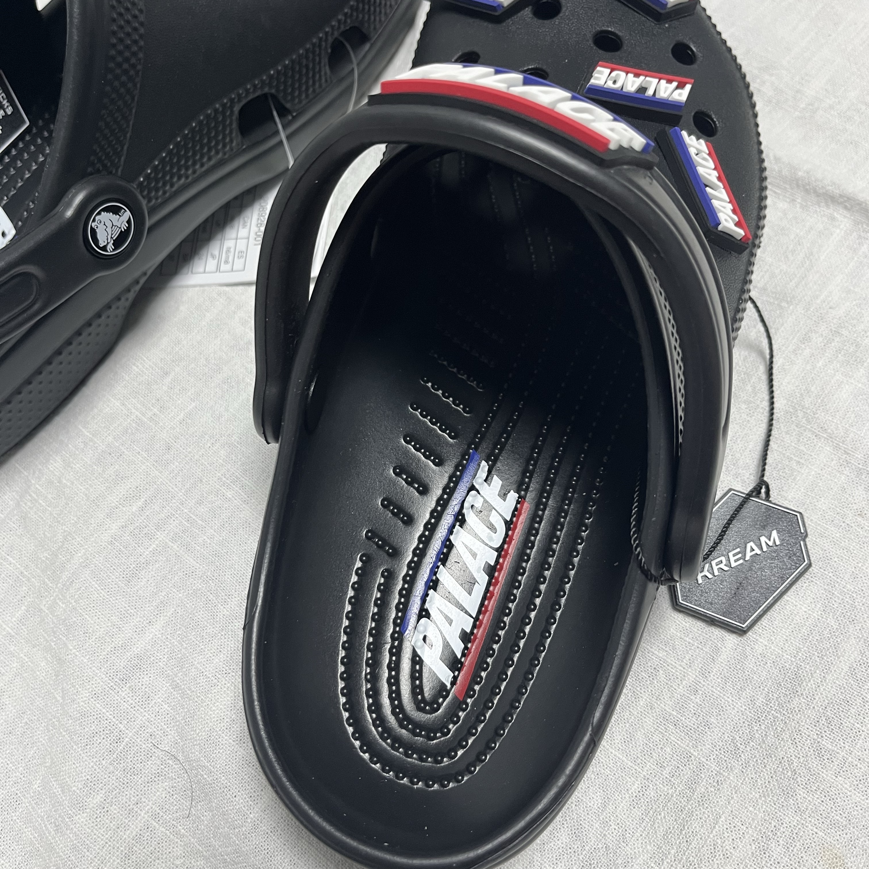 Crocs x Palace Classic Clog Black 착용 스타일
