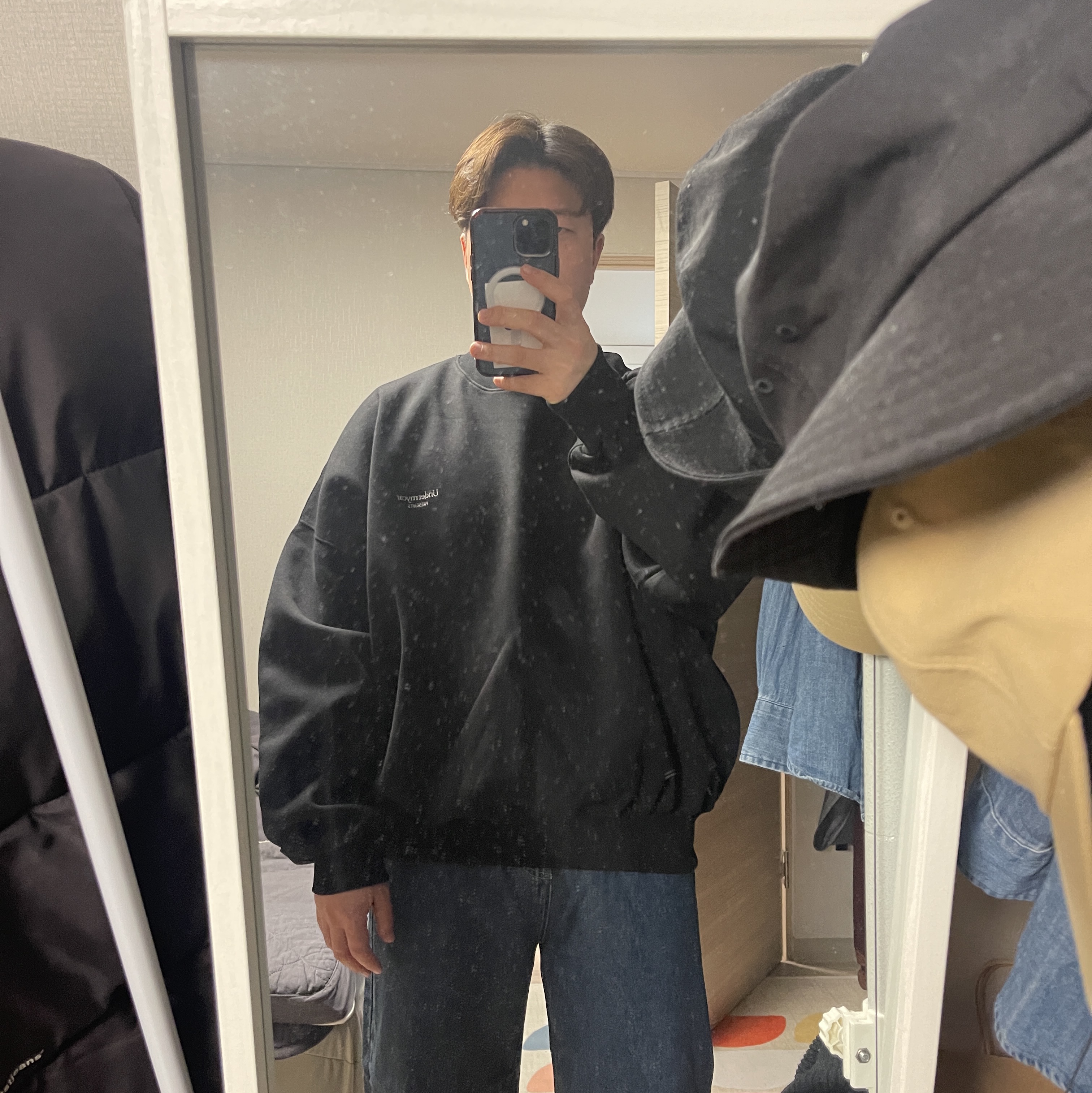Undermycar Mu.14 Anti Fxxking Logo Play Oversized Bonded Sweat Shirts Black 착용 스타일