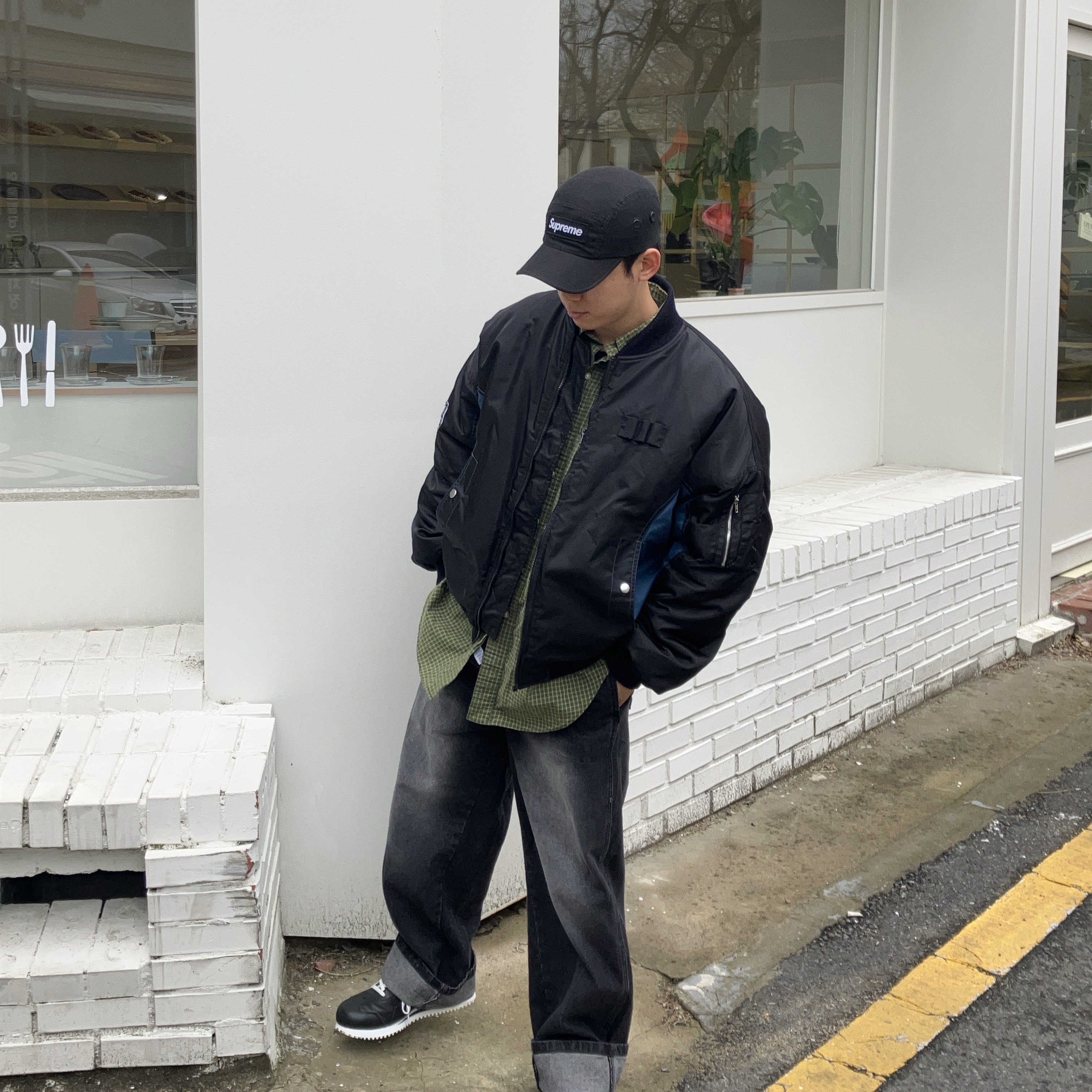 Supreme Washed Chino Twill Camp Cap Black 착용 스타일 - 1
