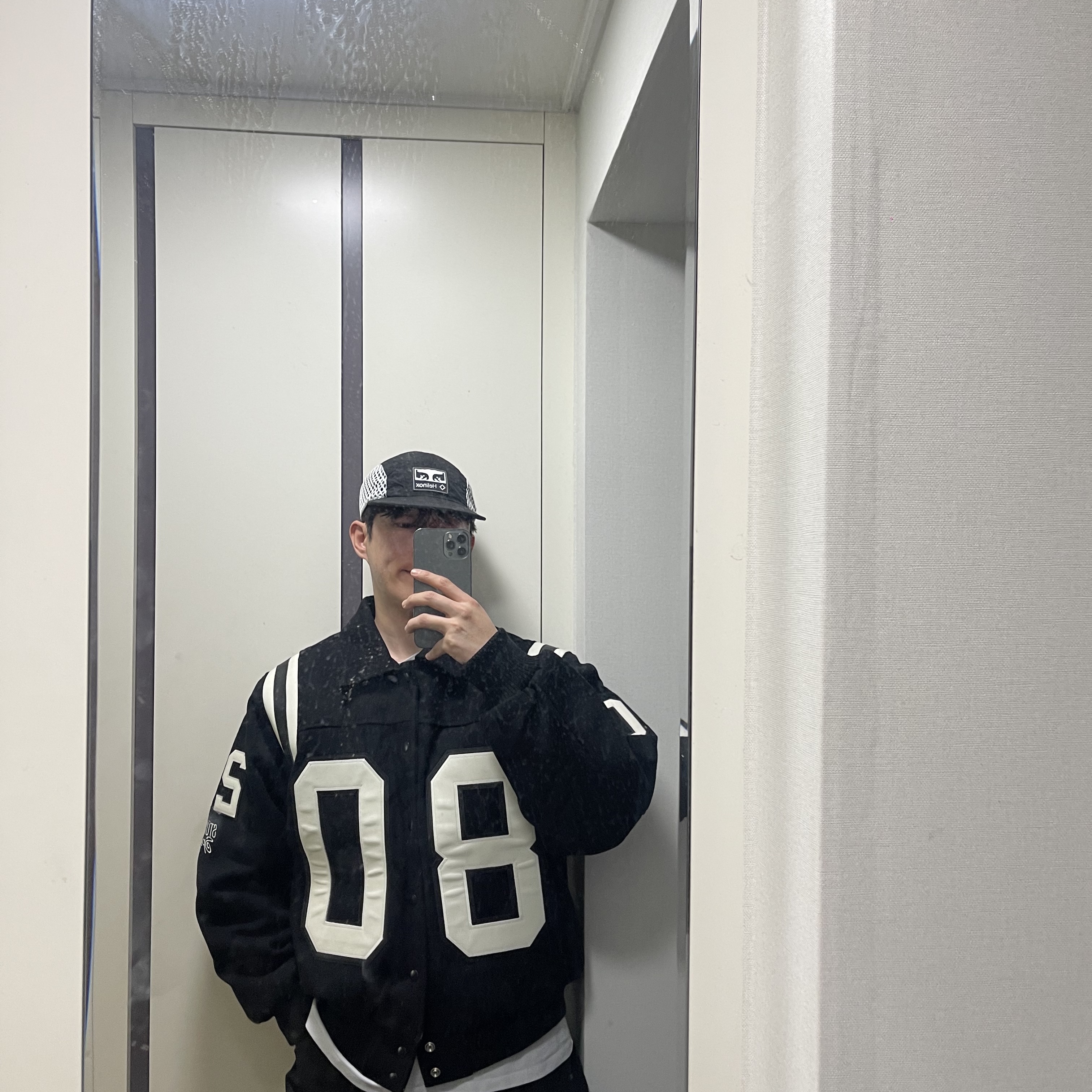 Stussy 80 Wool Varsity Jacket Black, Balenciaga Runner Sneakers Black White 착용 스타일