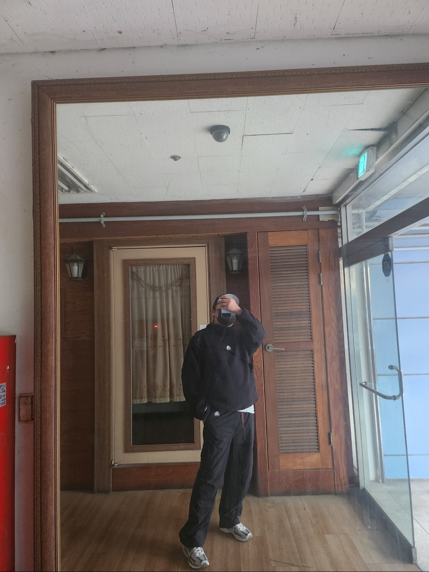 Nike ACG Oregon Series Cargo Pants Black - US/EU, Nike Zoom Vomero 5 PRM Light Iron Ore and Flat Fewter 착용 스타일
