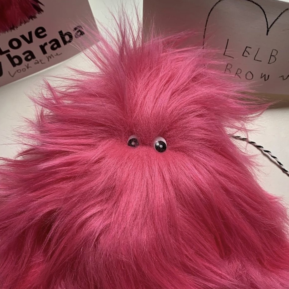 Lelbobrown Oversize Keyring Pink Baraba 착용 스타일