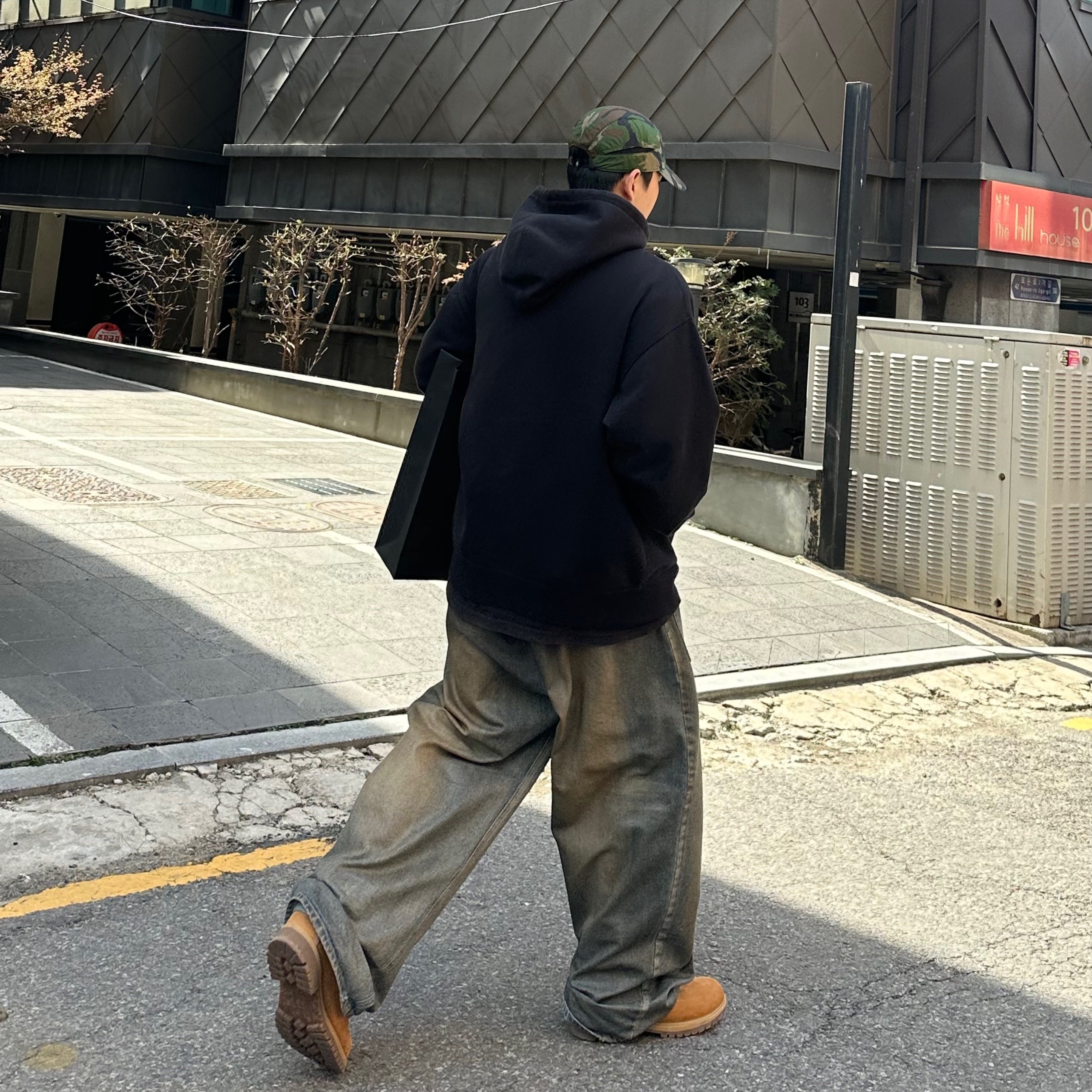 Project G/R Coated Backward Denim Pants Blue, Nike x Stussy NRG RA Washed Pullover Hoodie Black (DN4028-010) 착용 스타일 - 1