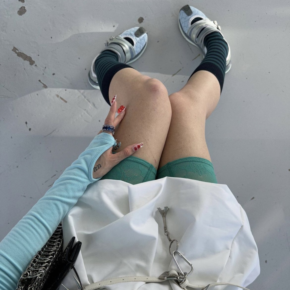 (W) Asics x Kiko Kostadinov x Heaven by Marc Jacobs Gel-Lokros Faded Denim Pale Aqua 착용 스타일 - 2