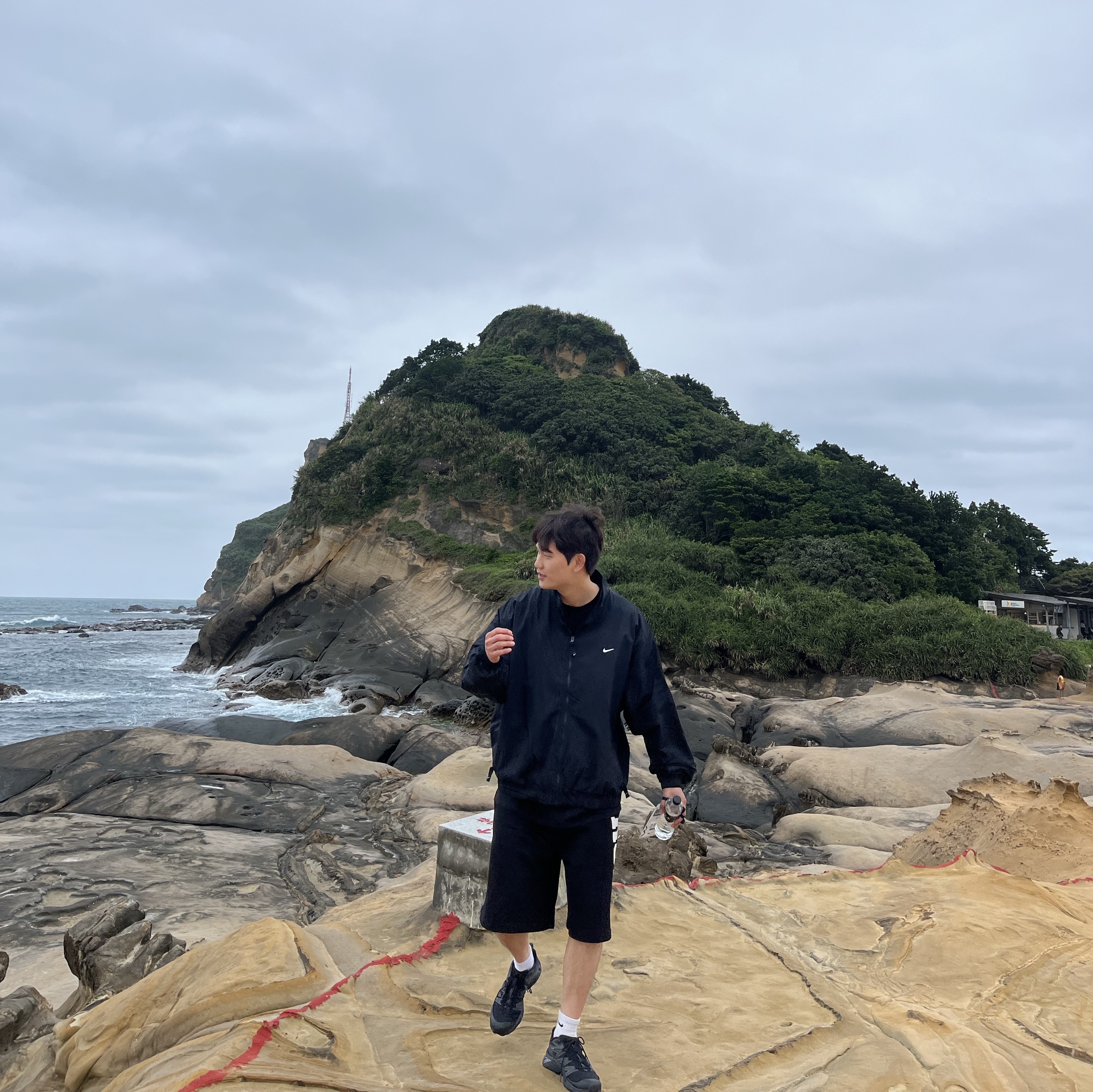 Salomon XT-6 Expanse Black Ebony, Nike NRG Solo Swoosh Woven Track Jacket Black - US/EU 착용 스타일