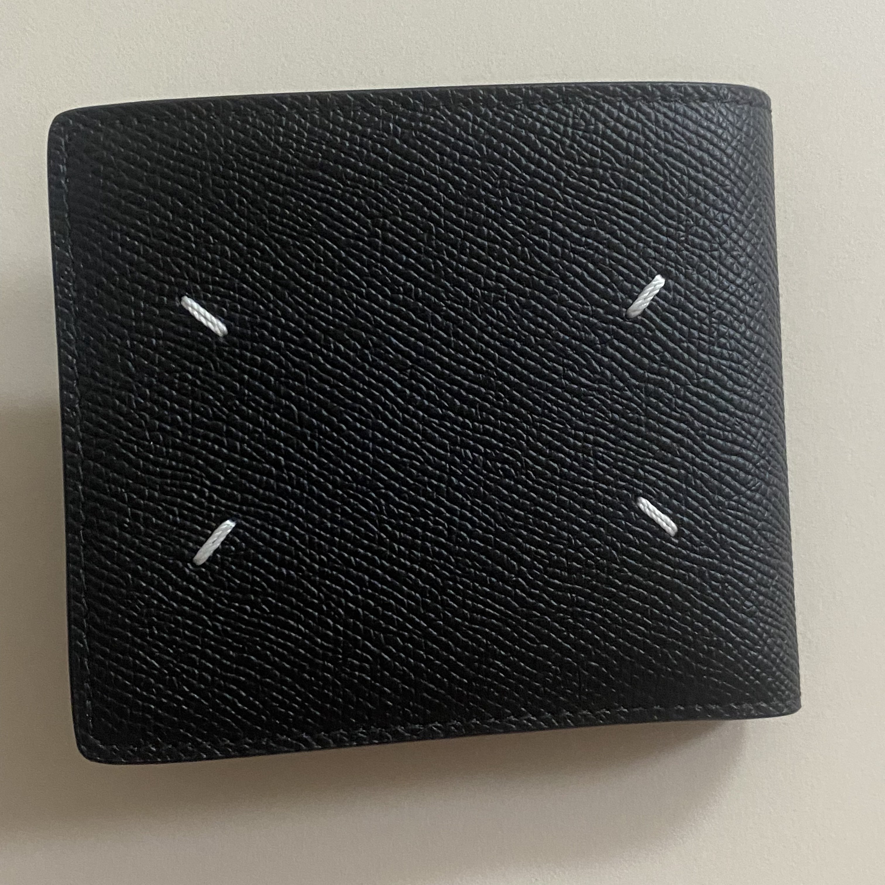 Maison Margiela Bovine Leather Bi-Fold Wallet Black 착용 스타일